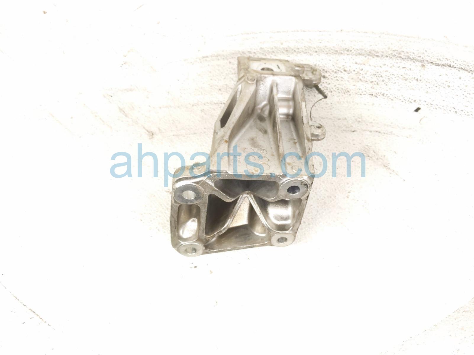 2020 Land Rover Range Rover Sport Engine/motor Driver Engine Mount Bracket 3.0 Awd LR147912 Replacement 2020 Land Rover Range Rover Sport Engine/motor Driver Engine Mount Bracket 3.0 Awd LR147912 Replacement thumbnail