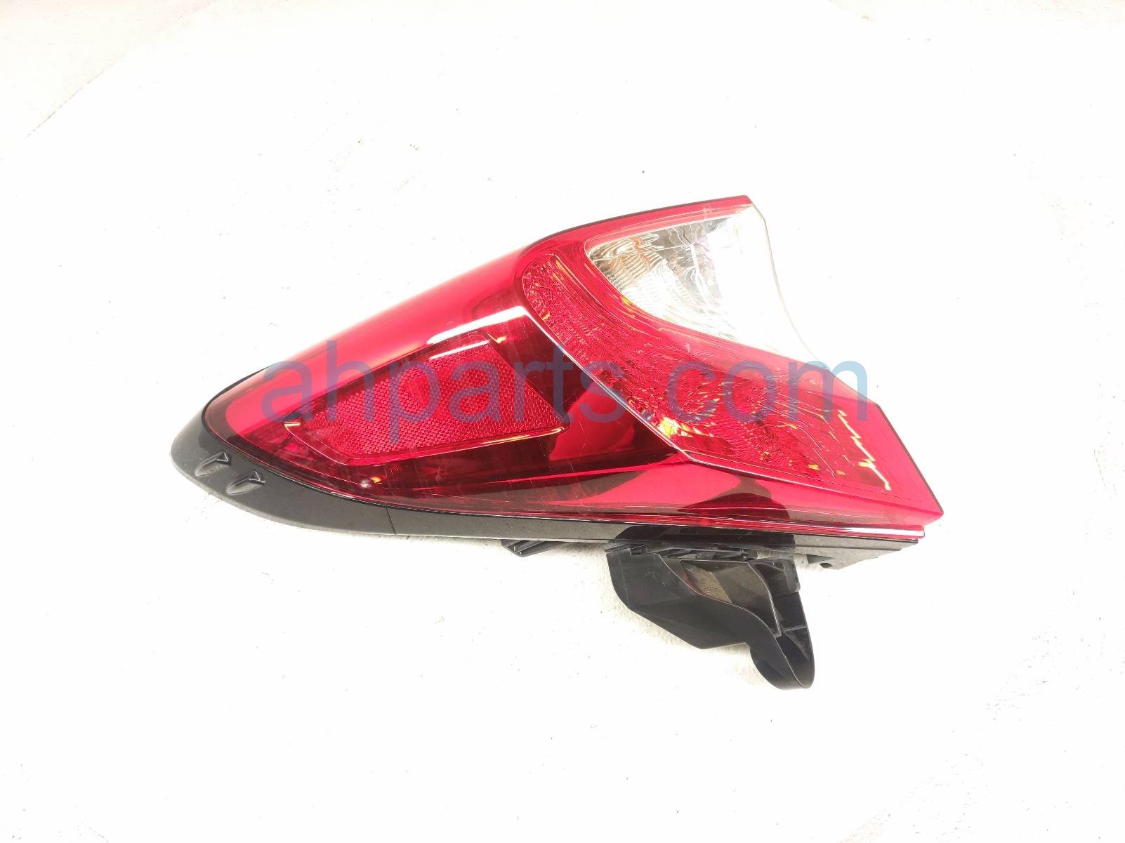 Toyota LH TAIL LAMP (ON BODY)
