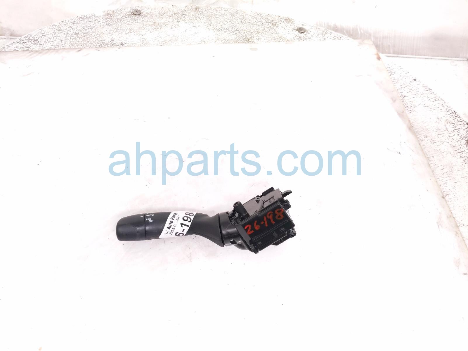 Toyota HEADLAMP / SIGNAL COLUMN SWITCH