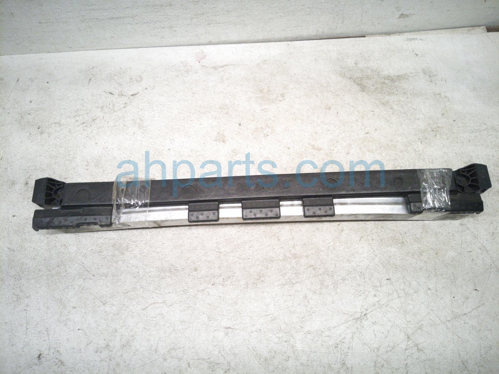 Toyota REAR BUMPER REINFORCEMENT BAR