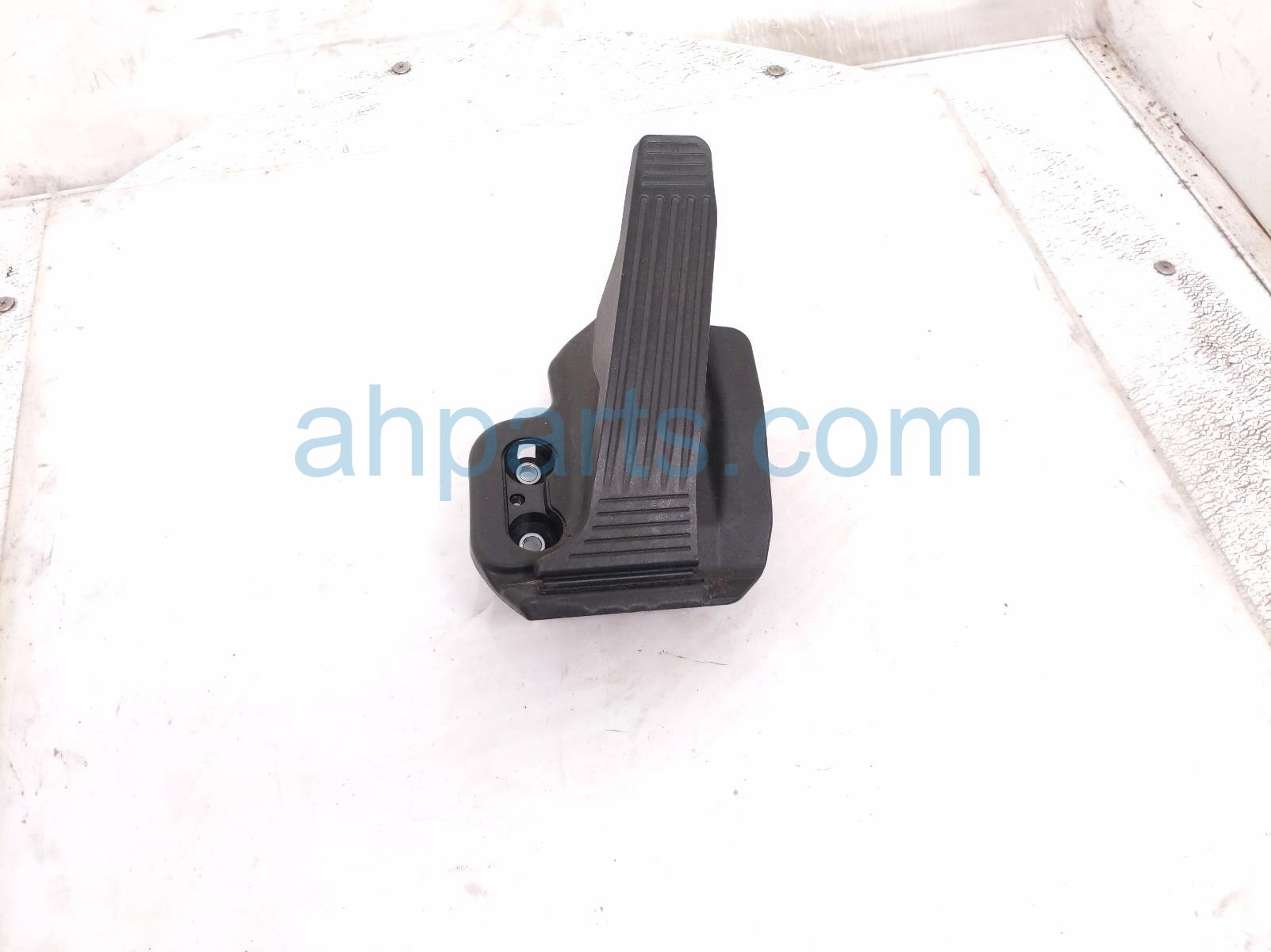 Toyota GAS / ACCELERATOR PEDAL ASSY - 2.5L
