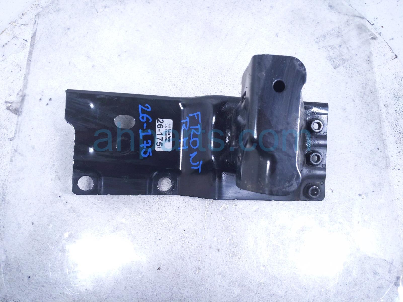 Toyota FR/RH BUMPER EXTENSION MOUNT BRKT