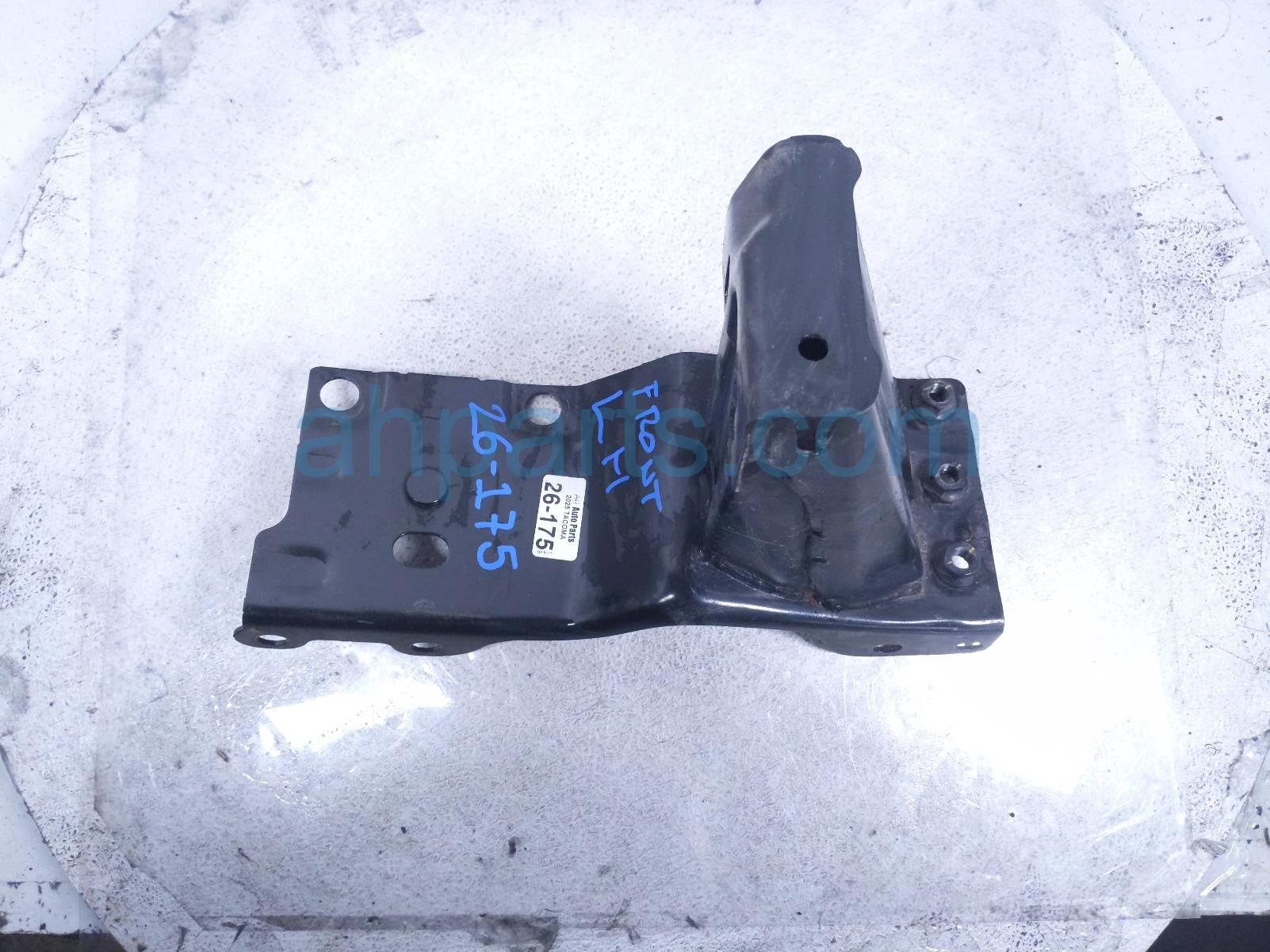 Toyota FR/LH BUMPER EXTENSION MOUNT BRKT