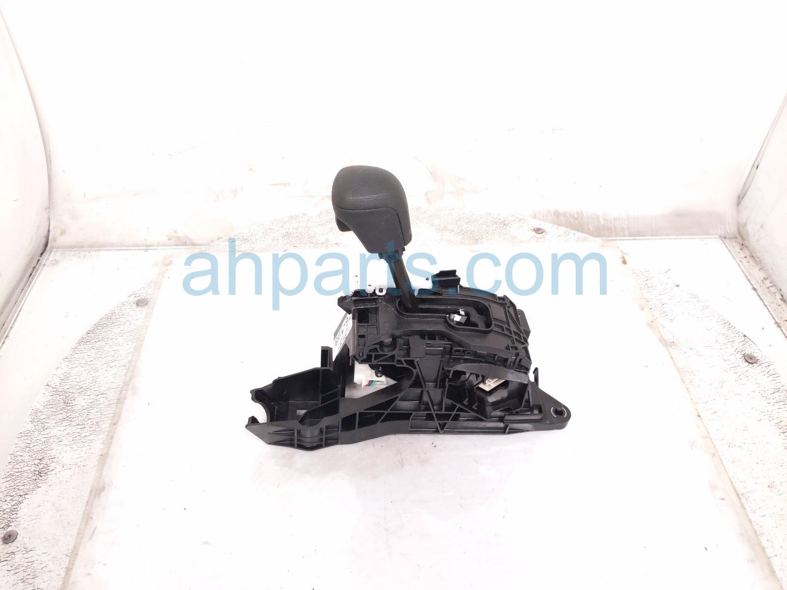$125 Toyota A/T FLOOR SHIFTER W/KNOB -2.5L FWD