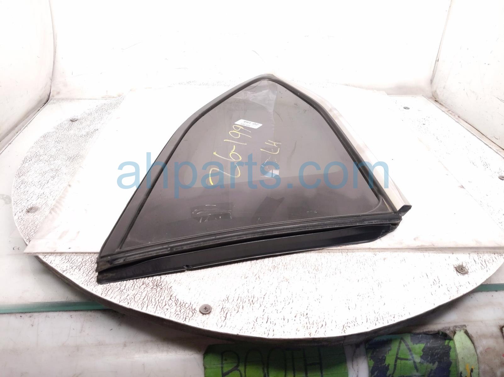 Toyota LH QUARTER WINDOW GLASS