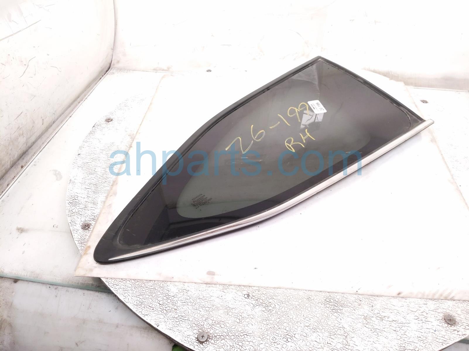 Toyota RH QUARTER WINDOW GLASS
