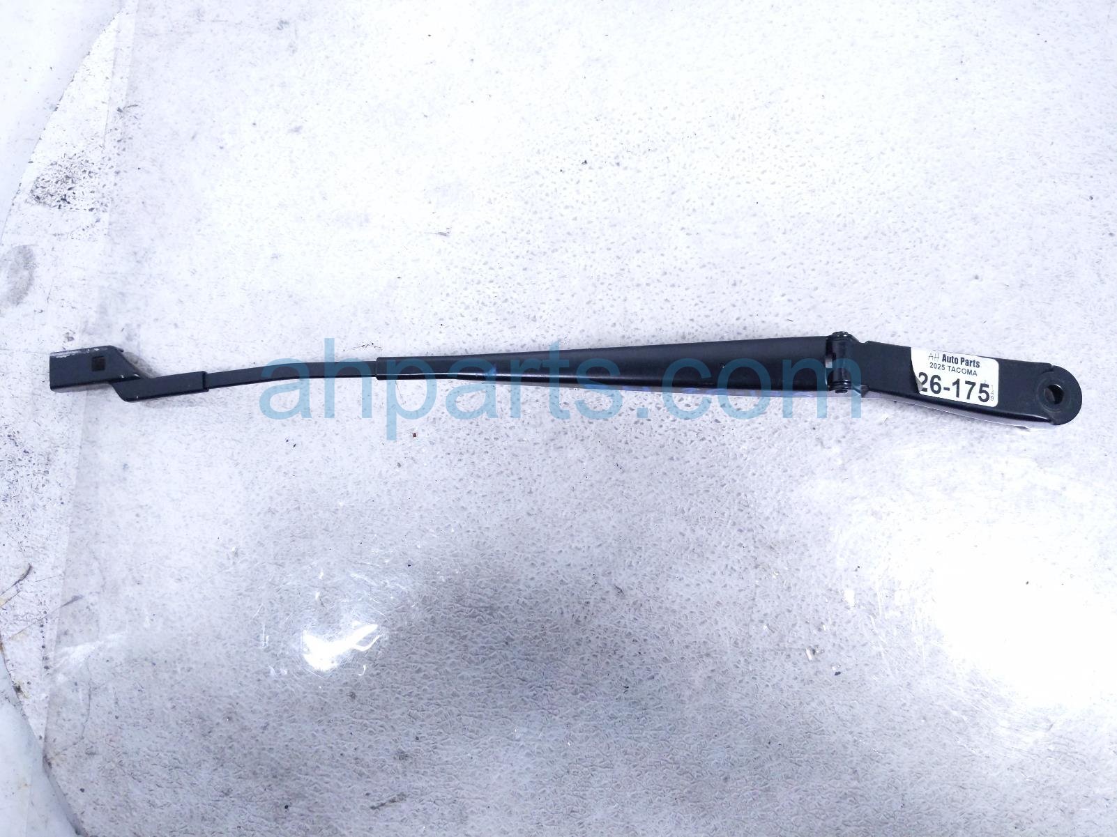 Toyota RH WINDSHIELD WIPER ARM