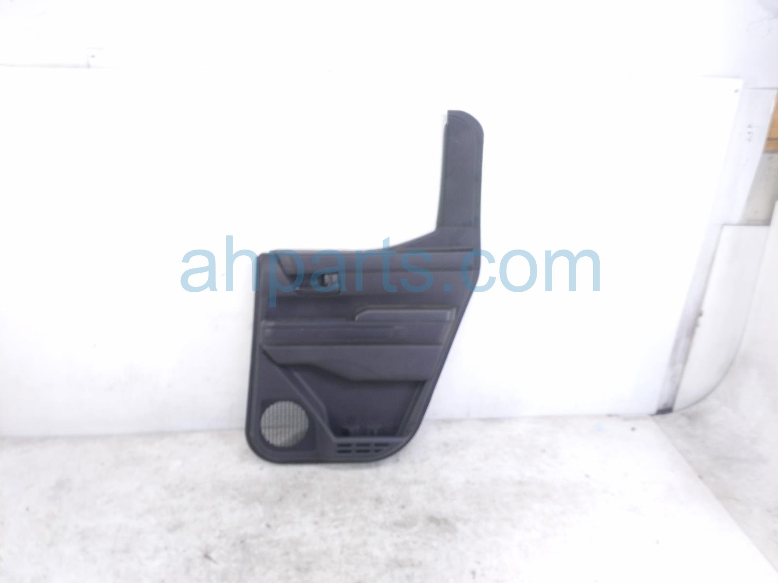 Toyota RR/RH INTERIOR DOOR PANEL - BLACK