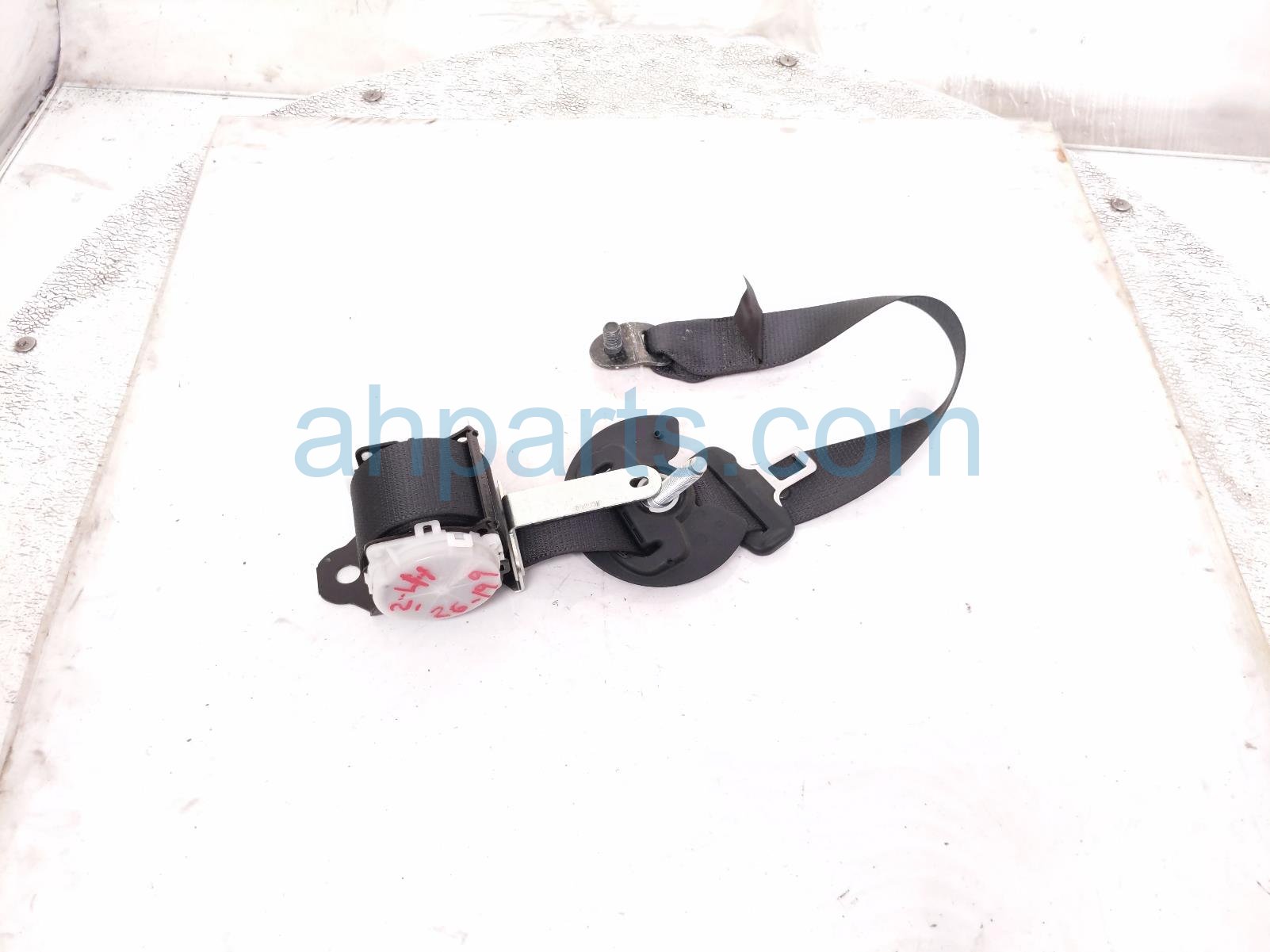 Toyota 2ND ROW LH SEAT BELT - BLACK