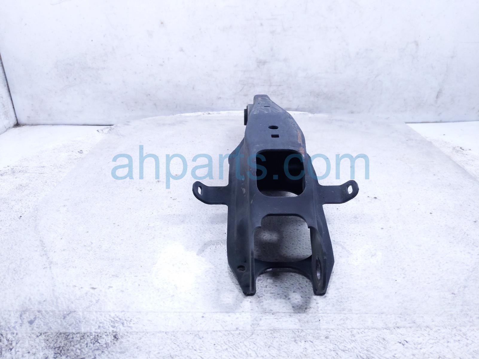 2024 Honda Prologue Rear Passenger Spring Seat Lower Control Arm Replacement 2024 Honda Prologue Rear Passenger Spring Seat Lower Control Arm Replacement thumbnail