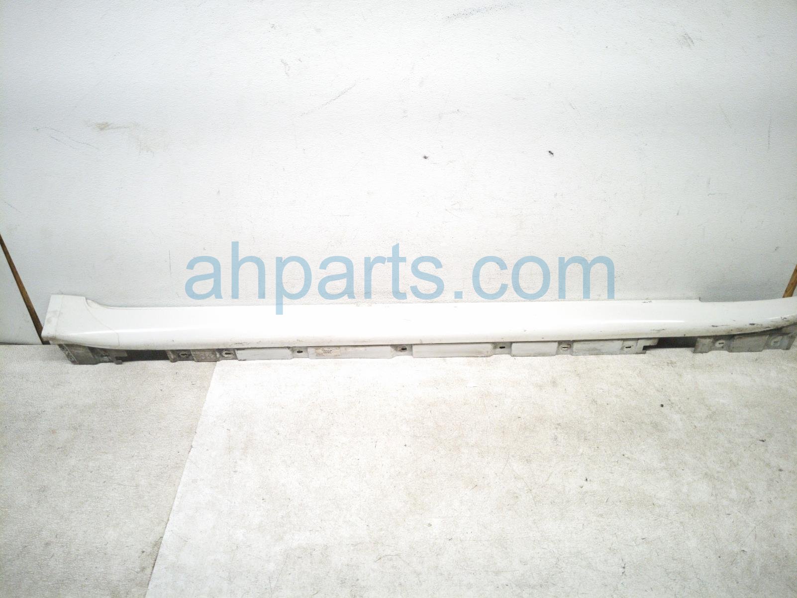 2011 BMW 750li Trim Passenger Rocker Molding White 51777225924 Replacement 2011 BMW 750li Trim Passenger Rocker Molding White 51777225924 Replacement thumbnail