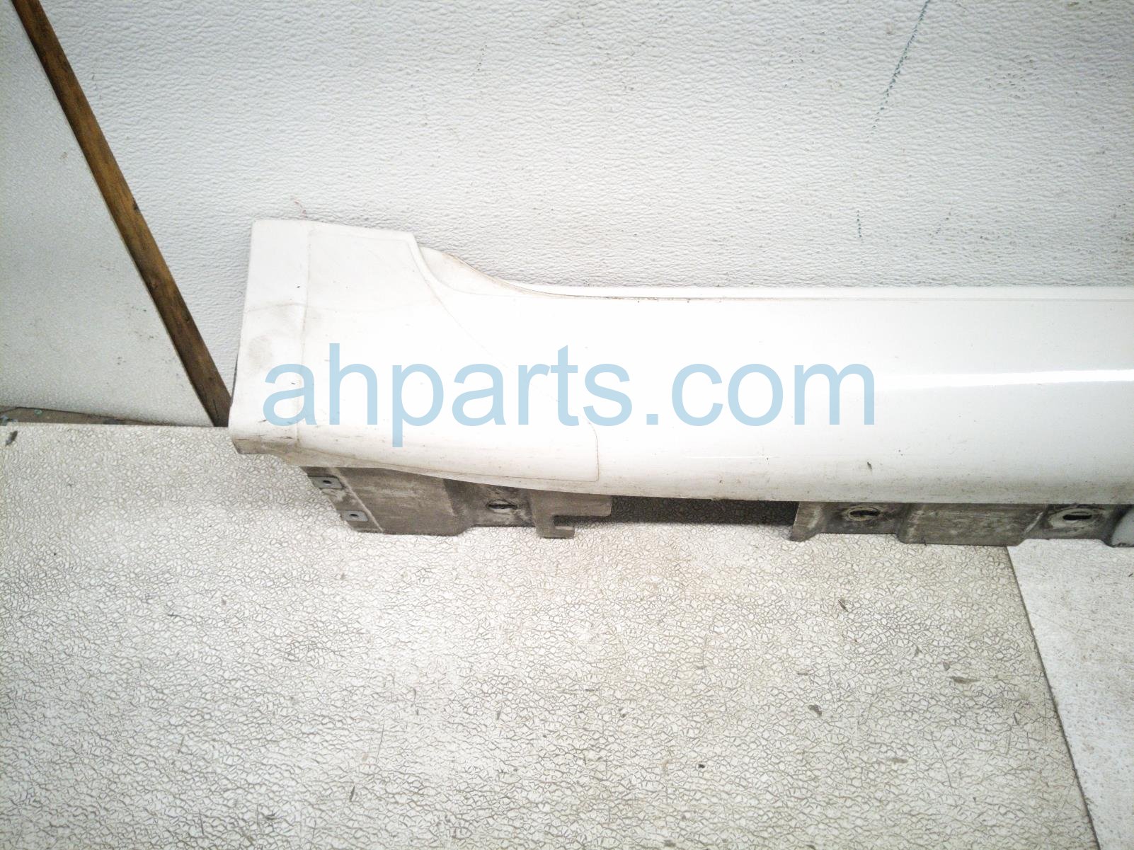 2011 BMW 750li Trim Passenger Rocker Molding White 51777225924 Replacement 2011 BMW 750li Trim Passenger Rocker Molding White 51777225924 Replacement thumbnail