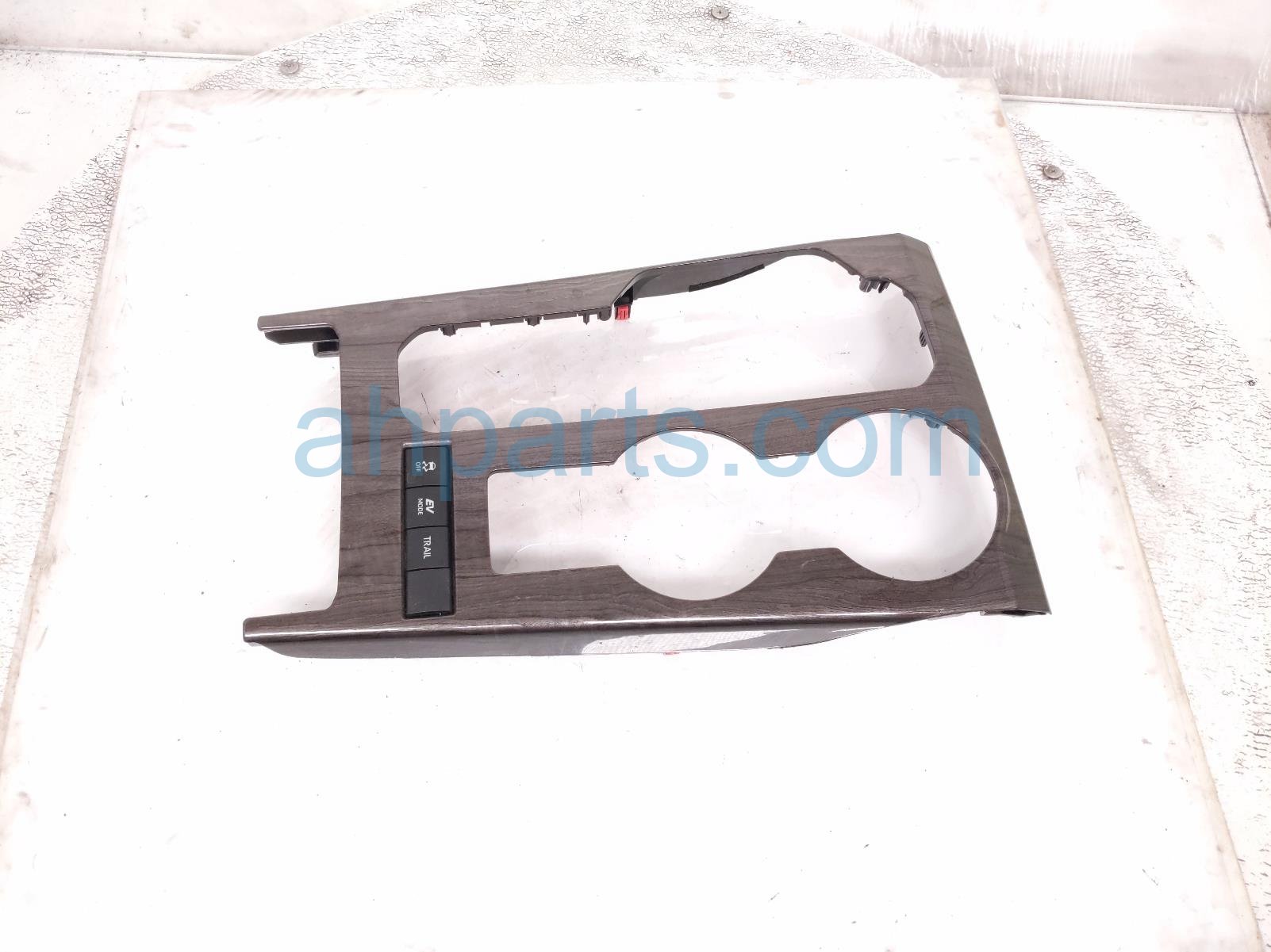 Toyota CENTER CONSOLE CUP HOLDER TRIM-BRN