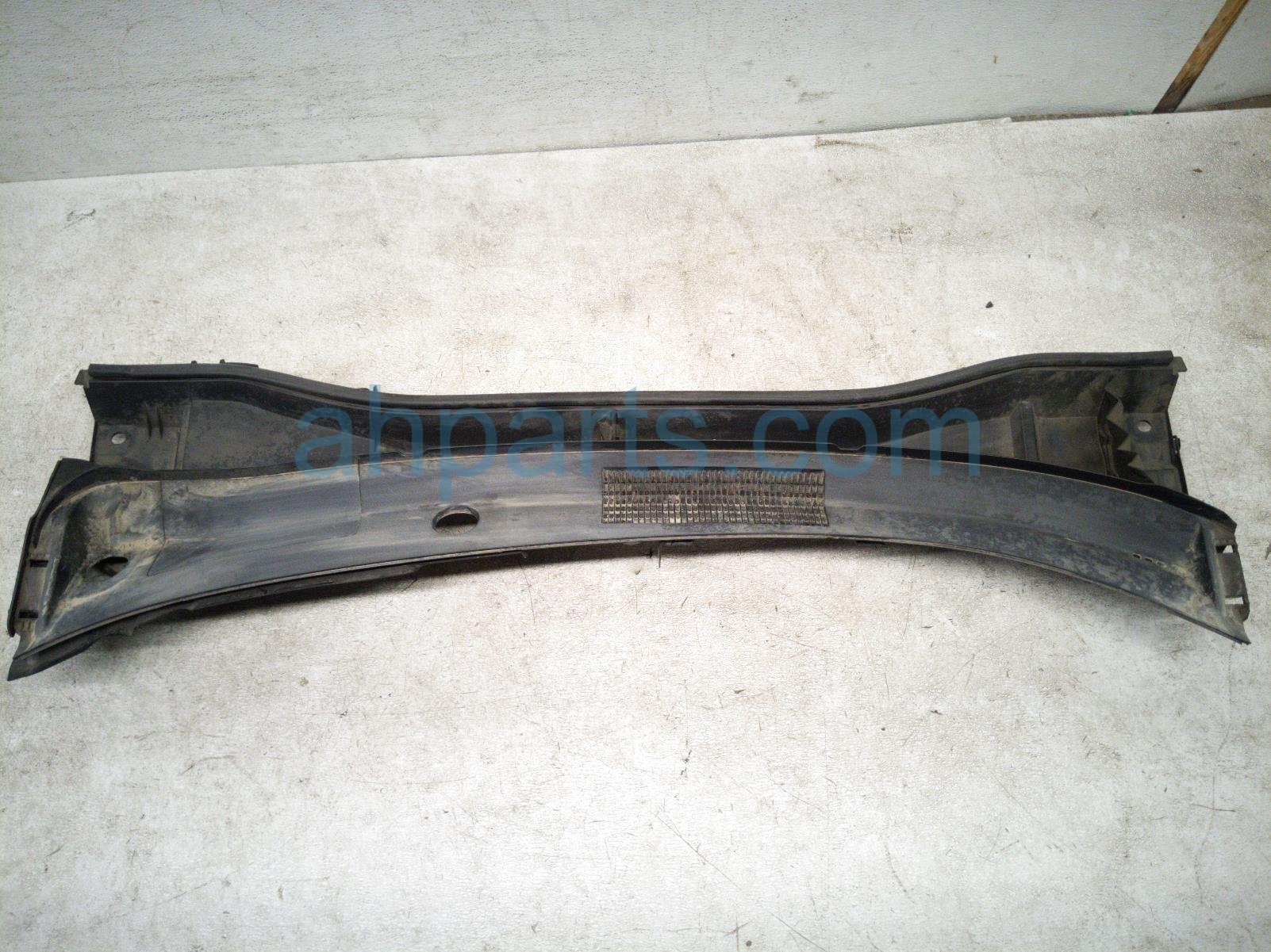 Toyota WINDSHIELD COWL COVER PANEL
