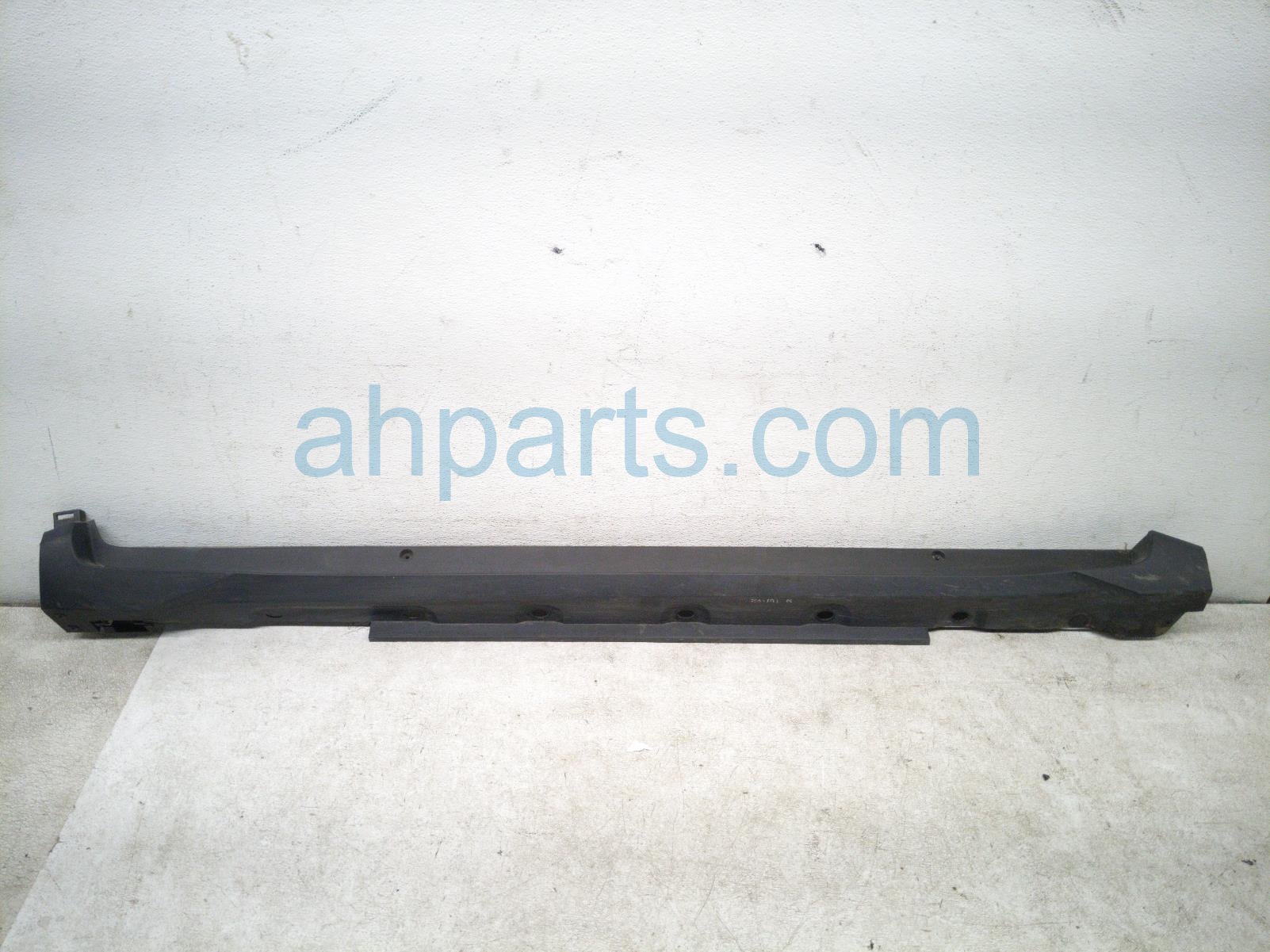 Toyota RH ROCKER MOLDING - GREY