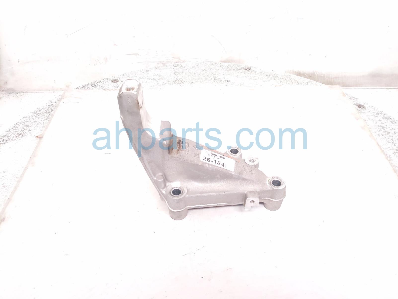 Honda REAR ENGINE MOUNT BRACKET - 3.5L FWD