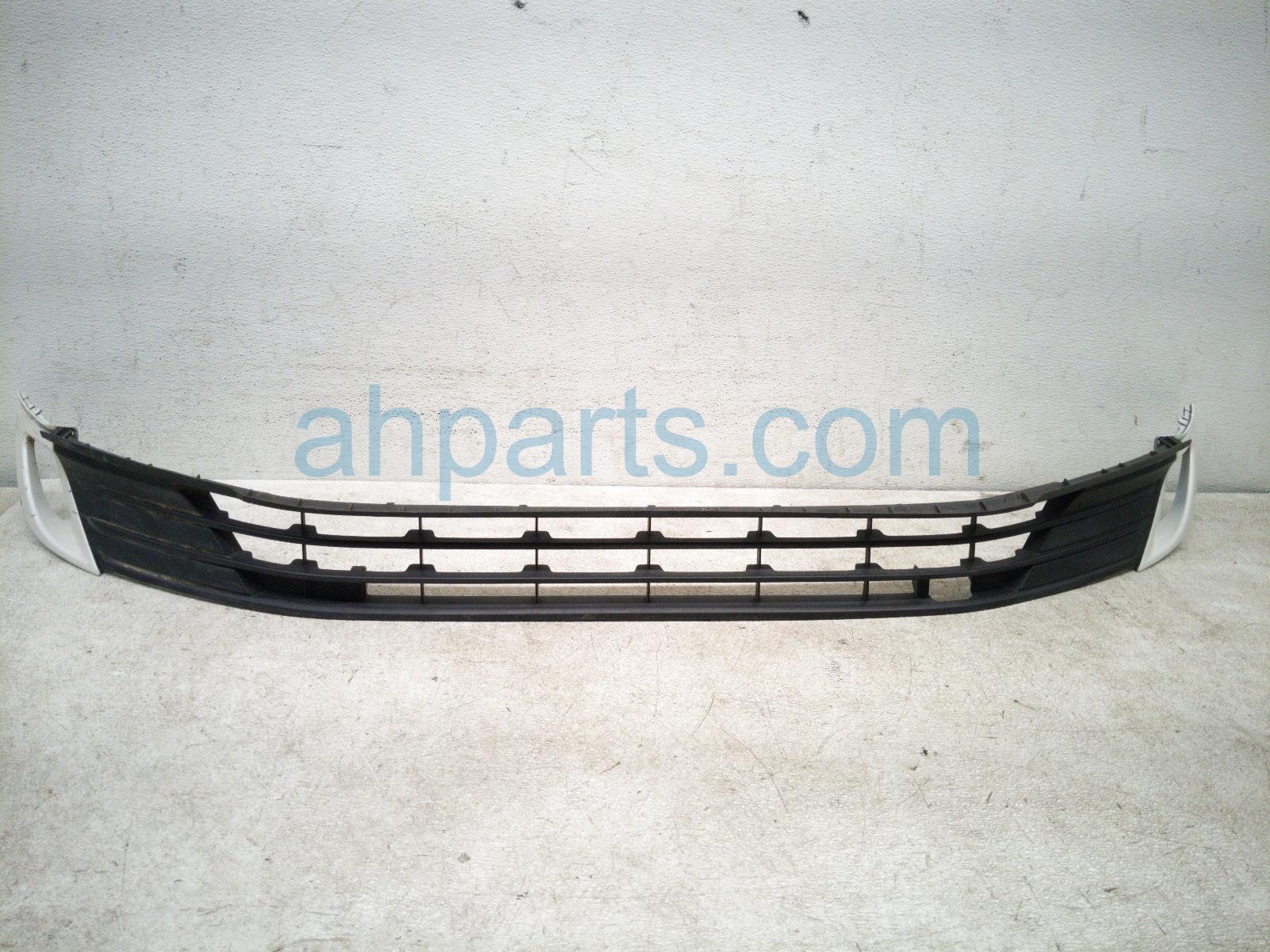 Honda FRONT BUMPER LOWER GRILLE - WHITE