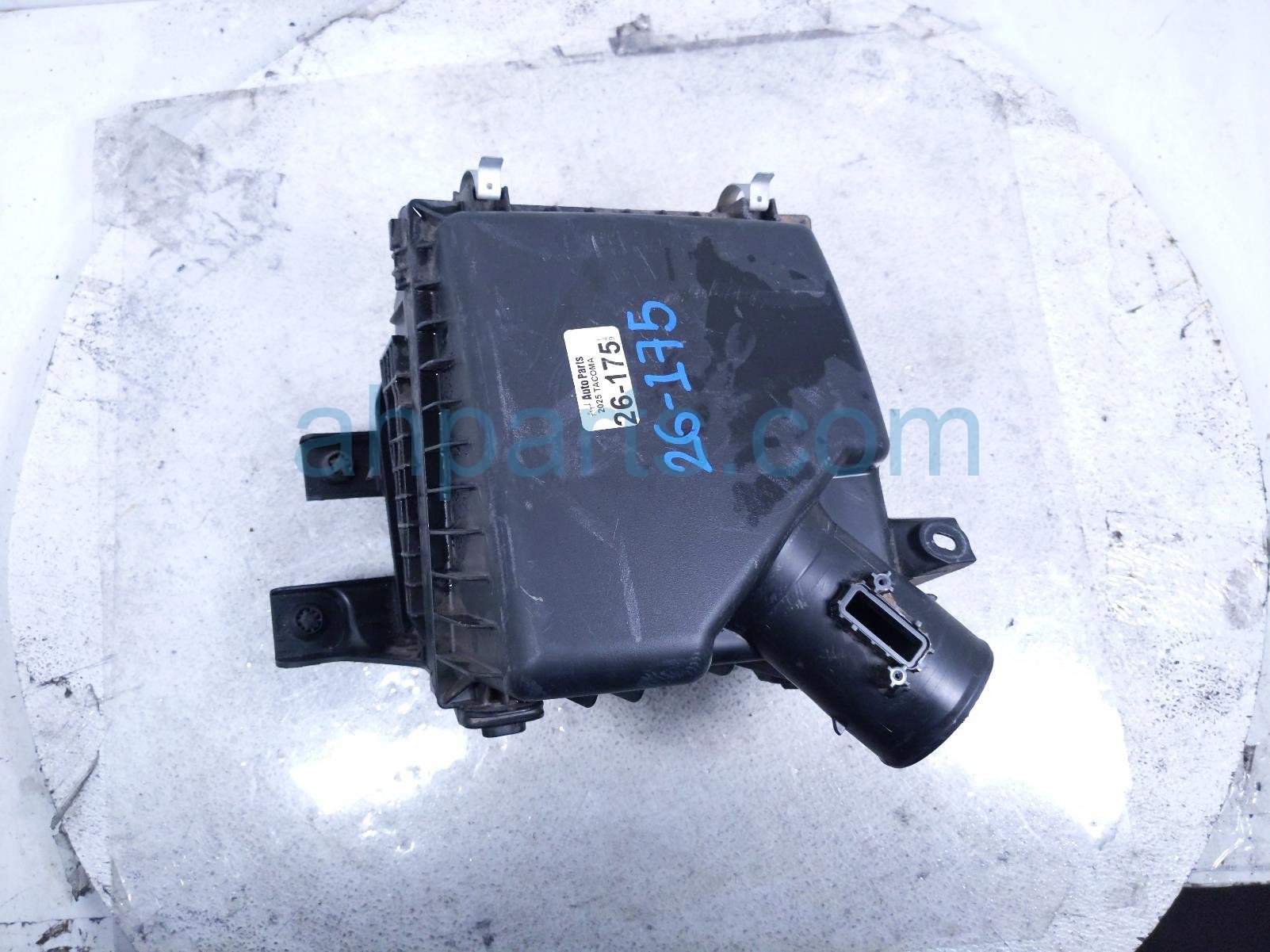 Toyota AIR CLEANER BOX W/MAF-2.4T