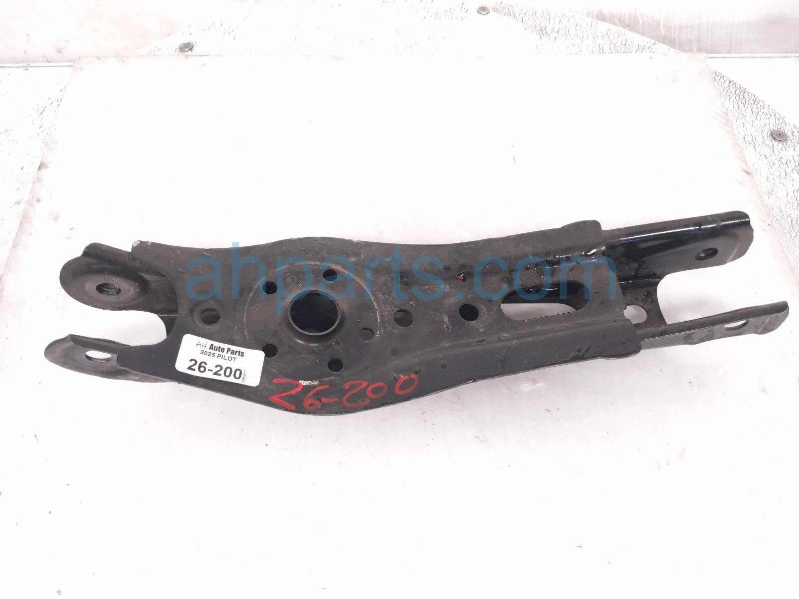 Honda RR/RH SPRING SEAT LOWER CONTROL ARM
