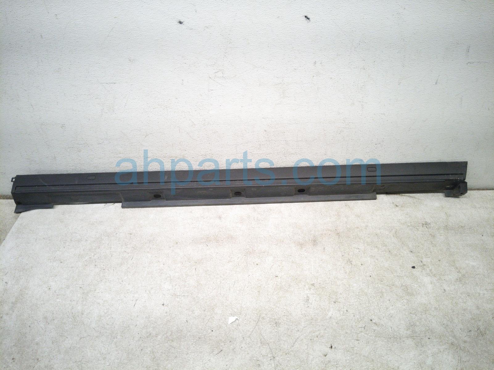 Passenger ROCKER MOLDING - SILVER