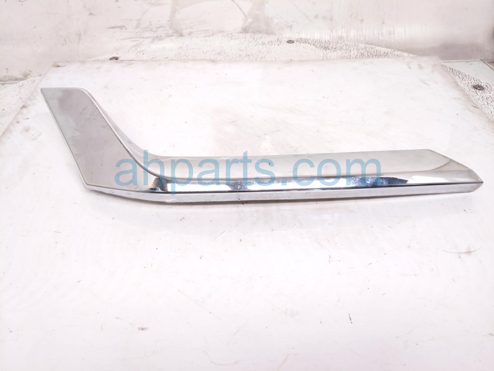 2020 Honda Pilot Front Driver Bumper Chrome Trim Grey 71108 TG7 A50 Replacement 2020 Honda Pilot Front Driver Bumper Chrome Trim Grey 71108 TG7 A50 Replacement thumbnail