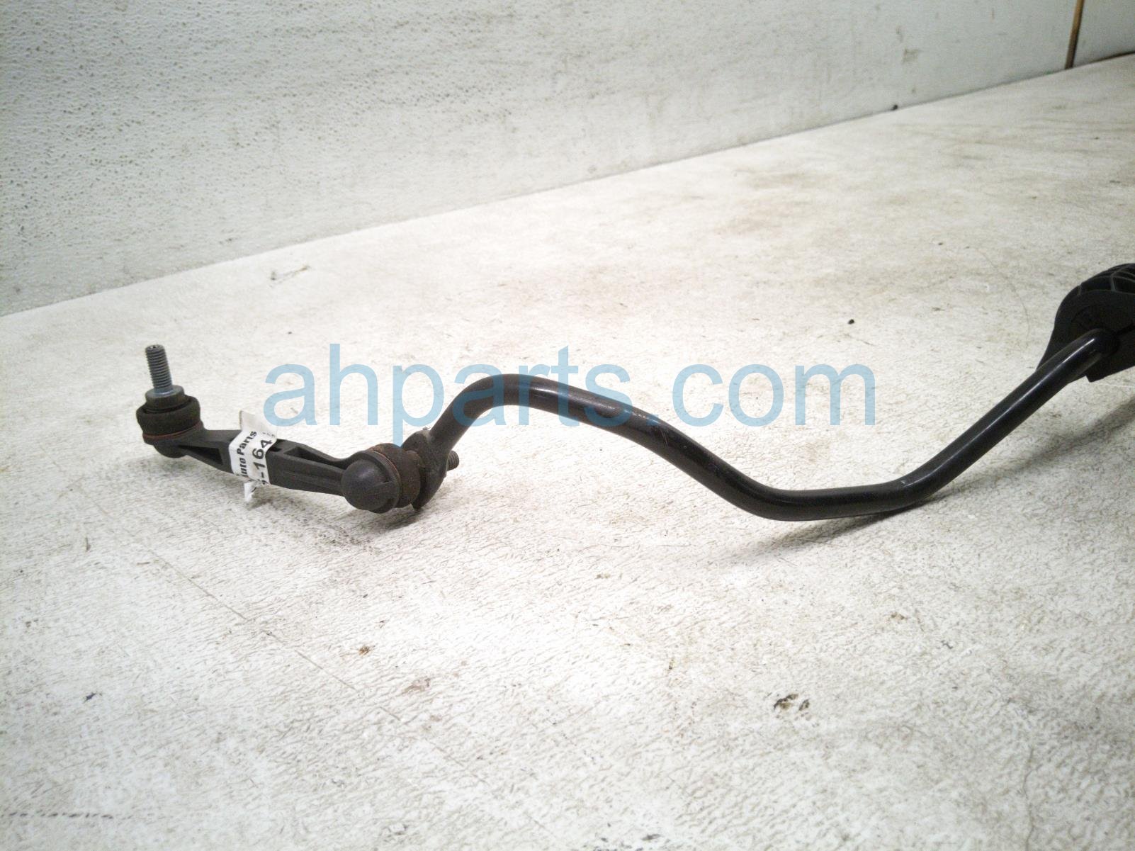 2019 BMW 330i Rear Stabilizer / Sway Bar W/links 33 50 5 A09 279 Replacement 2019 BMW 330i Rear Stabilizer / Sway Bar W/links 33 50 5 A09 279 Replacement thumbnail