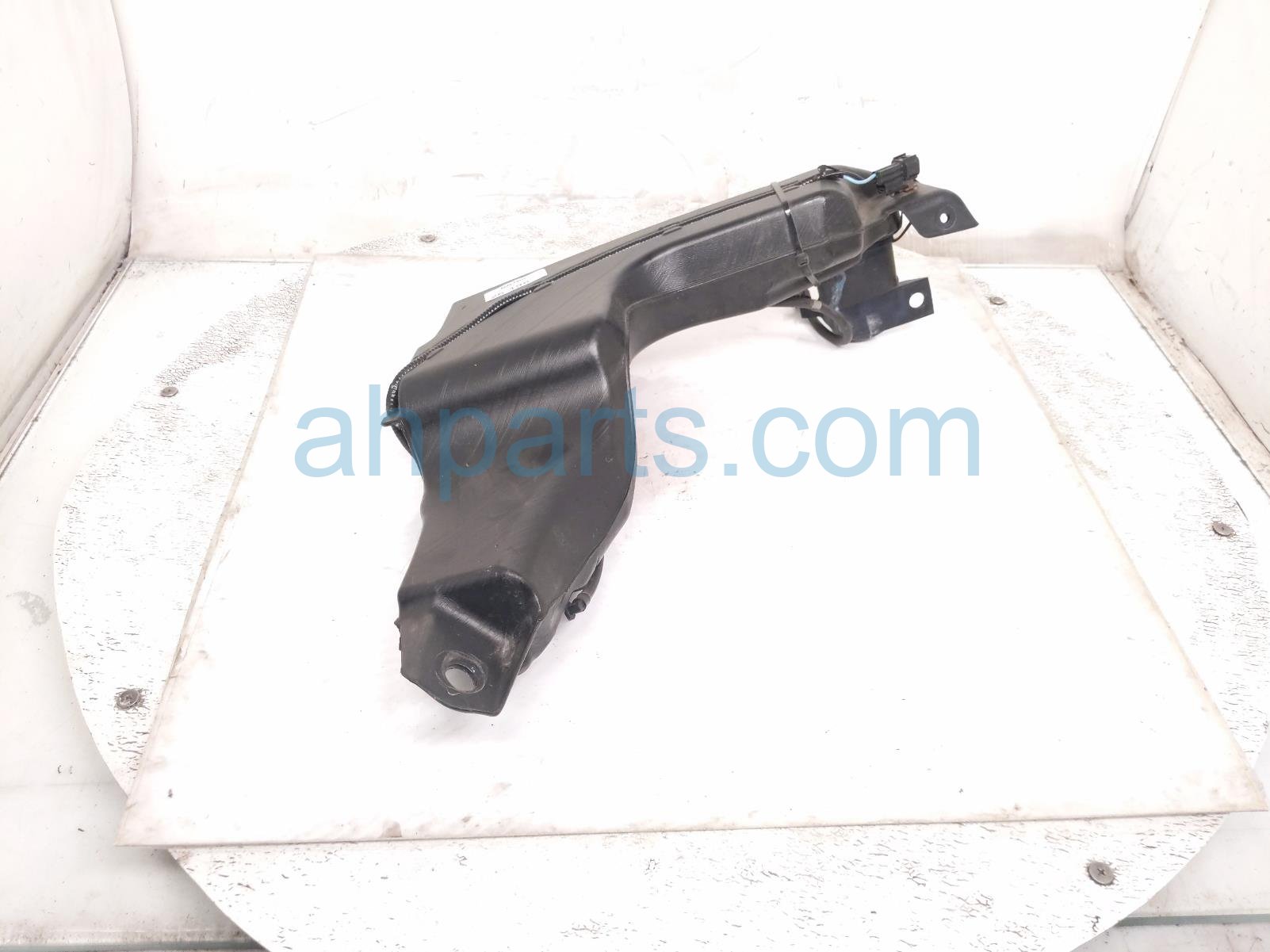 Acura WINDSHIELD WASHER RESERVOIR W/PUMP