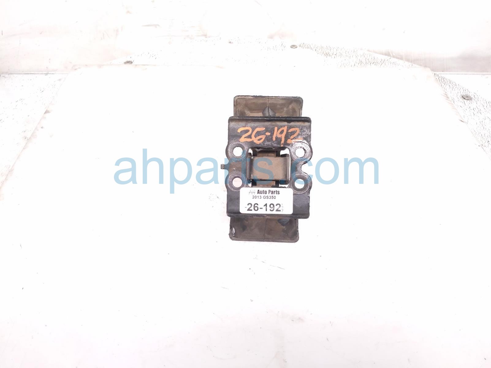 Lexus REAR ENGINE MOUNT - 3.5L RWD