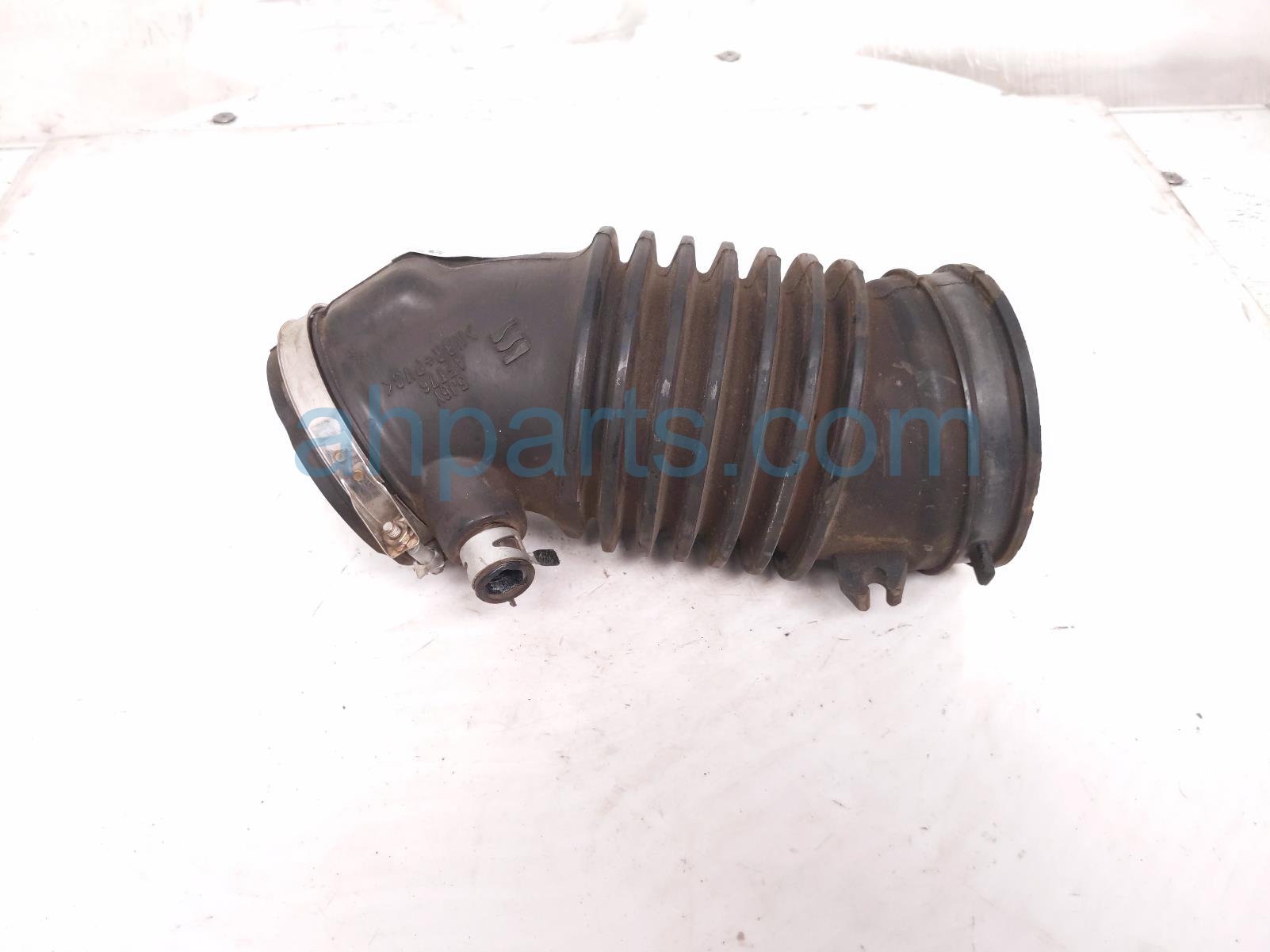 Honda AIR CLEANER INTAKE TUBE - 3.5L
