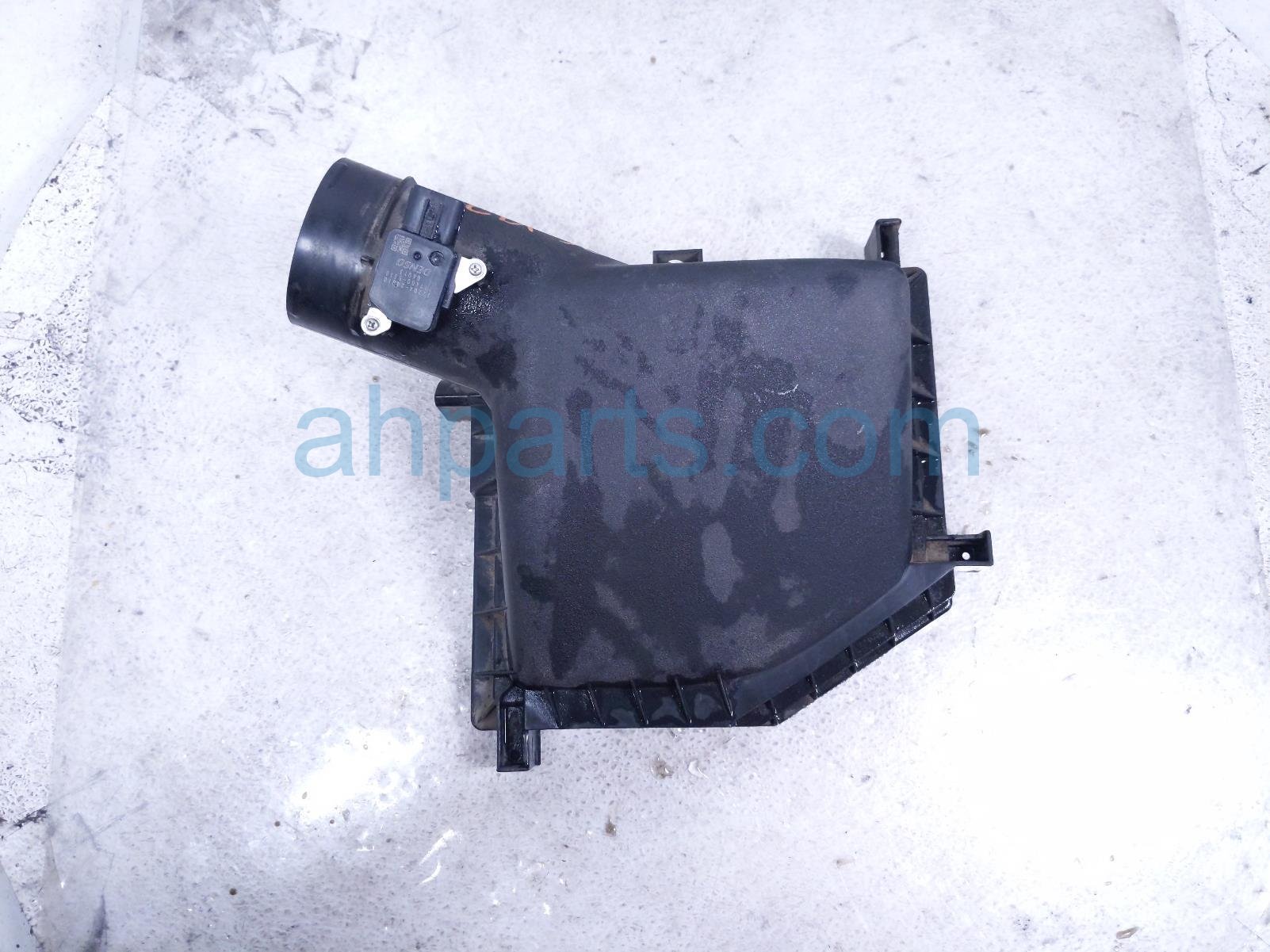 Lexus AIR CLEANER UPPER LID W/MASS AIRFLOW