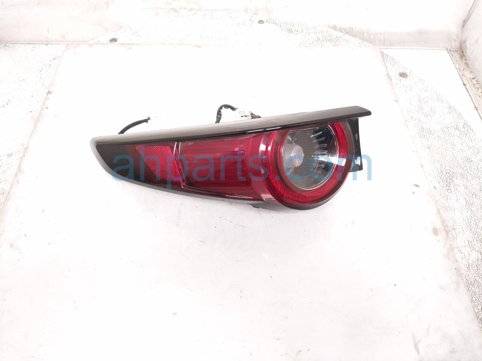 Mazda LH TAIL LAMP (ON BODY)