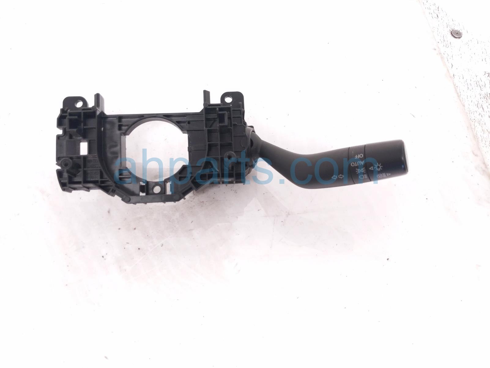 Mazda HEADLIGHT / WIPER COLUMN SWITCH