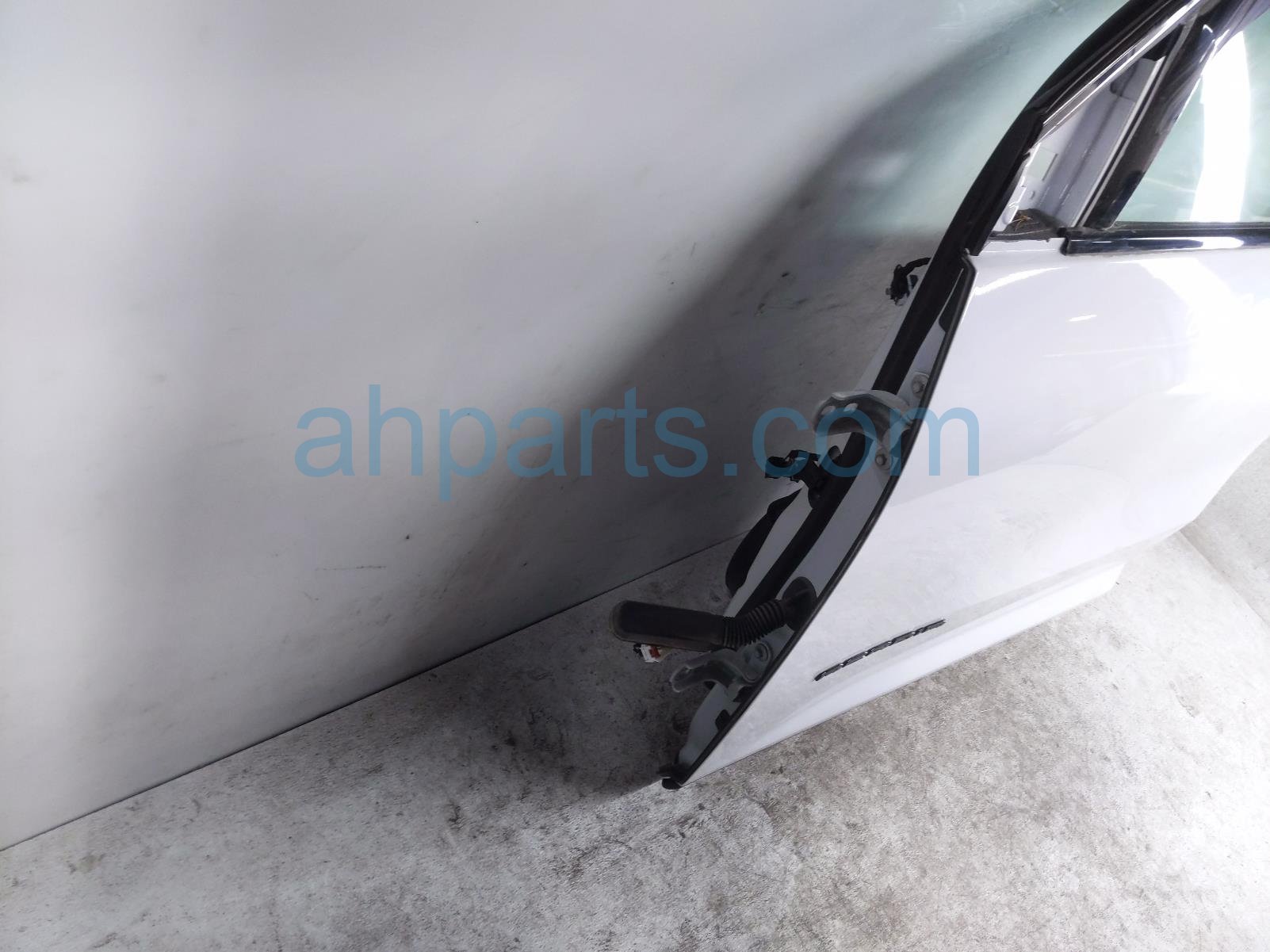 2026 GMC Acadia Front Driver Door White No Mirror/trim 26521466 Replacement 2026 GMC Acadia Front Driver Door White No Mirror/trim 26521466 Replacement thumbnail