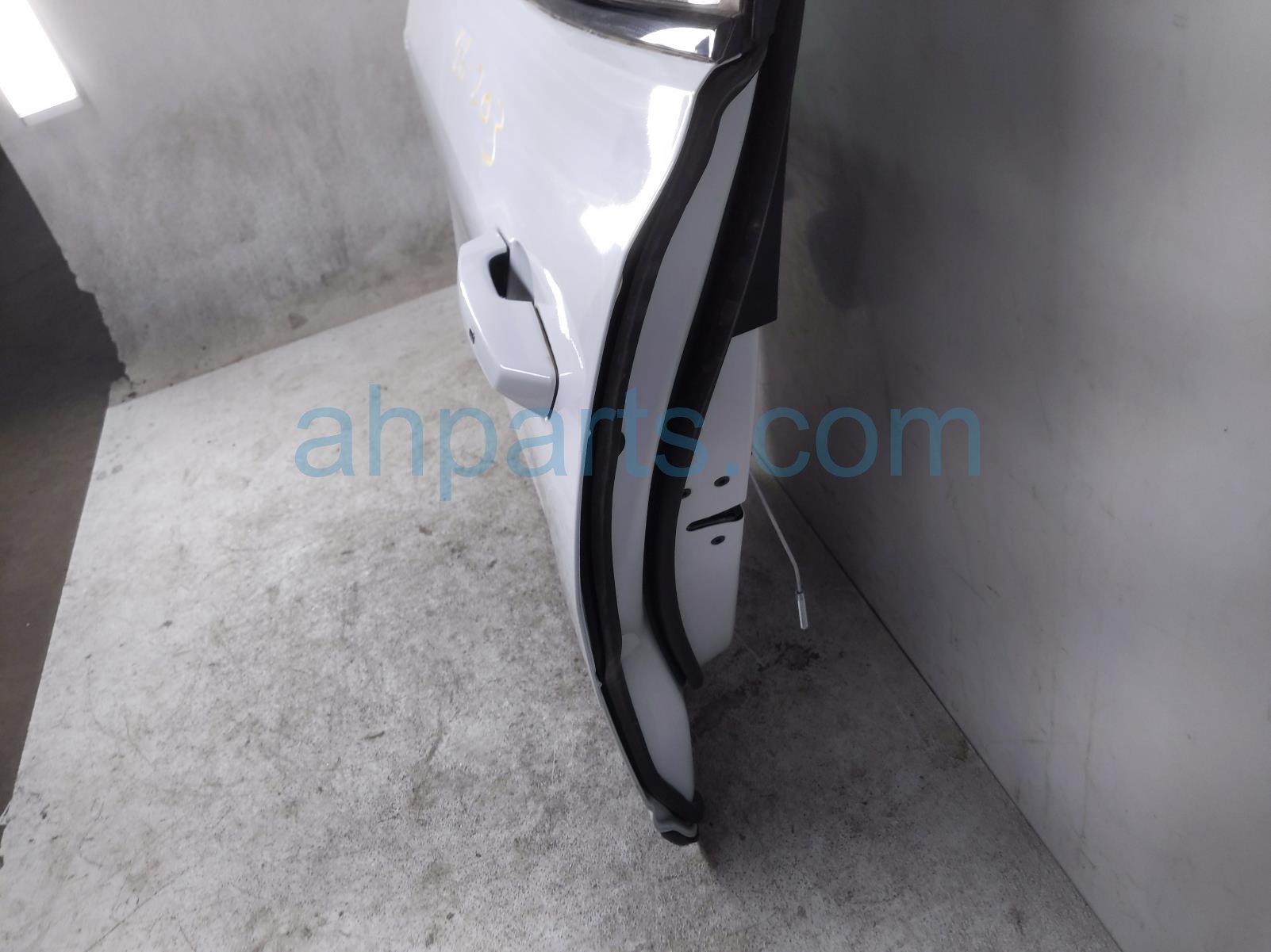 2026 GMC Acadia Rear Driver Door White No Inside Trim 13566476 Replacement 2026 GMC Acadia Rear Driver Door White No Inside Trim 13566476 Replacement thumbnail