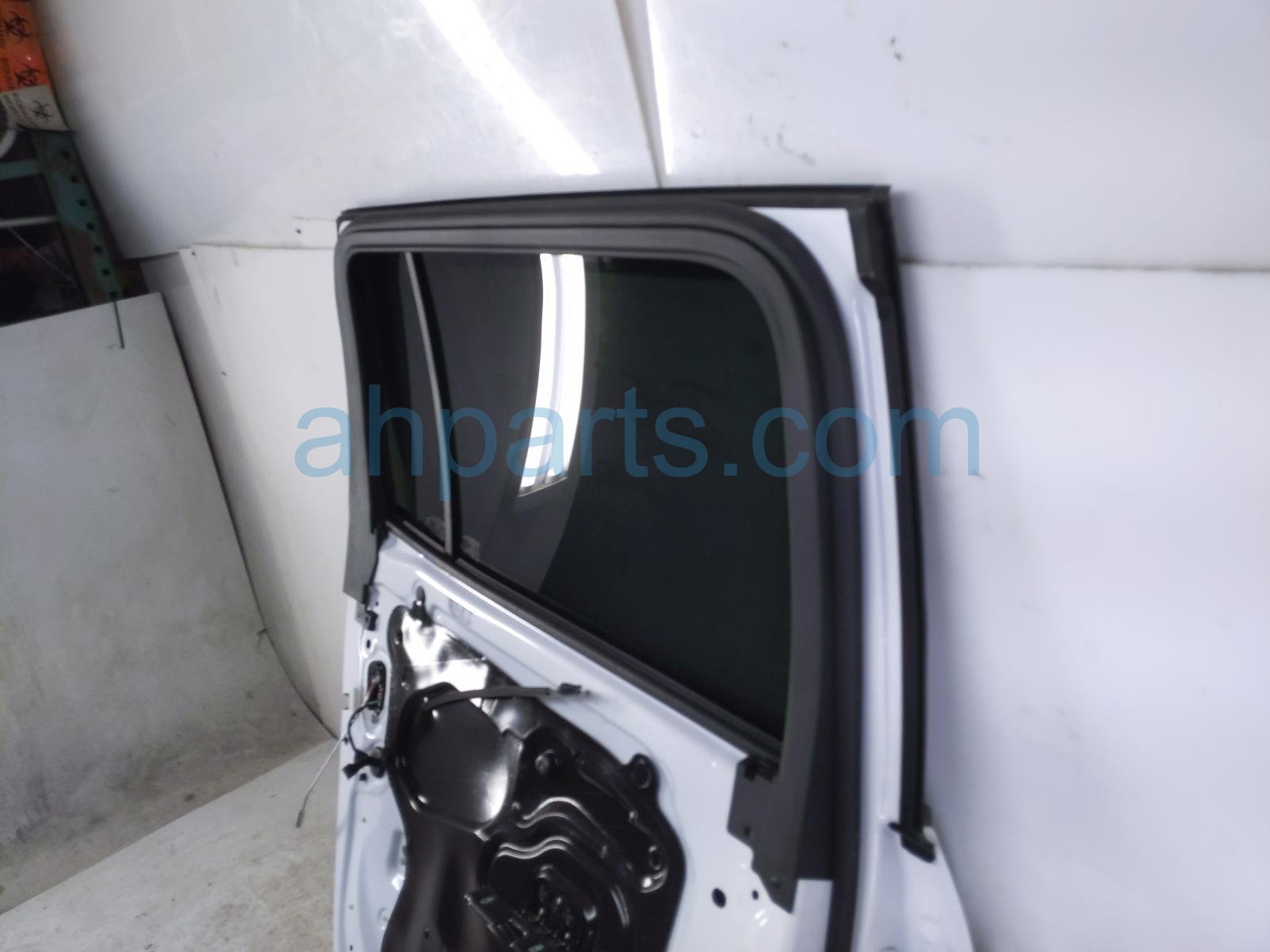 2026 GMC Acadia Rear Driver Door White No Inside Trim 13566476 Replacement 2026 GMC Acadia Rear Driver Door White No Inside Trim 13566476 Replacement thumbnail