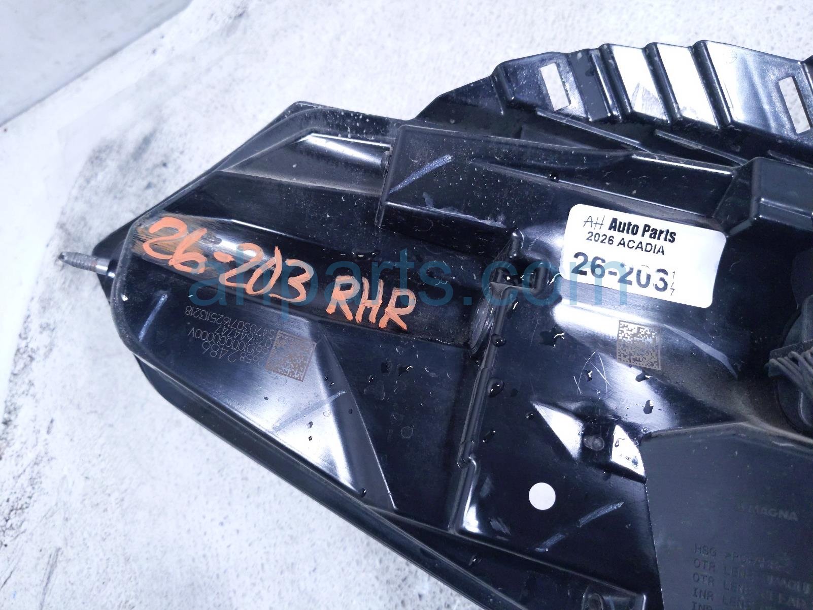 2026 GMC Acadia Light / Rear Passenger Tail Lamp (on Body) 42938269 Replacement 2026 GMC Acadia Light / Rear Passenger Tail Lamp (on Body) 42938269 Replacement thumbnail