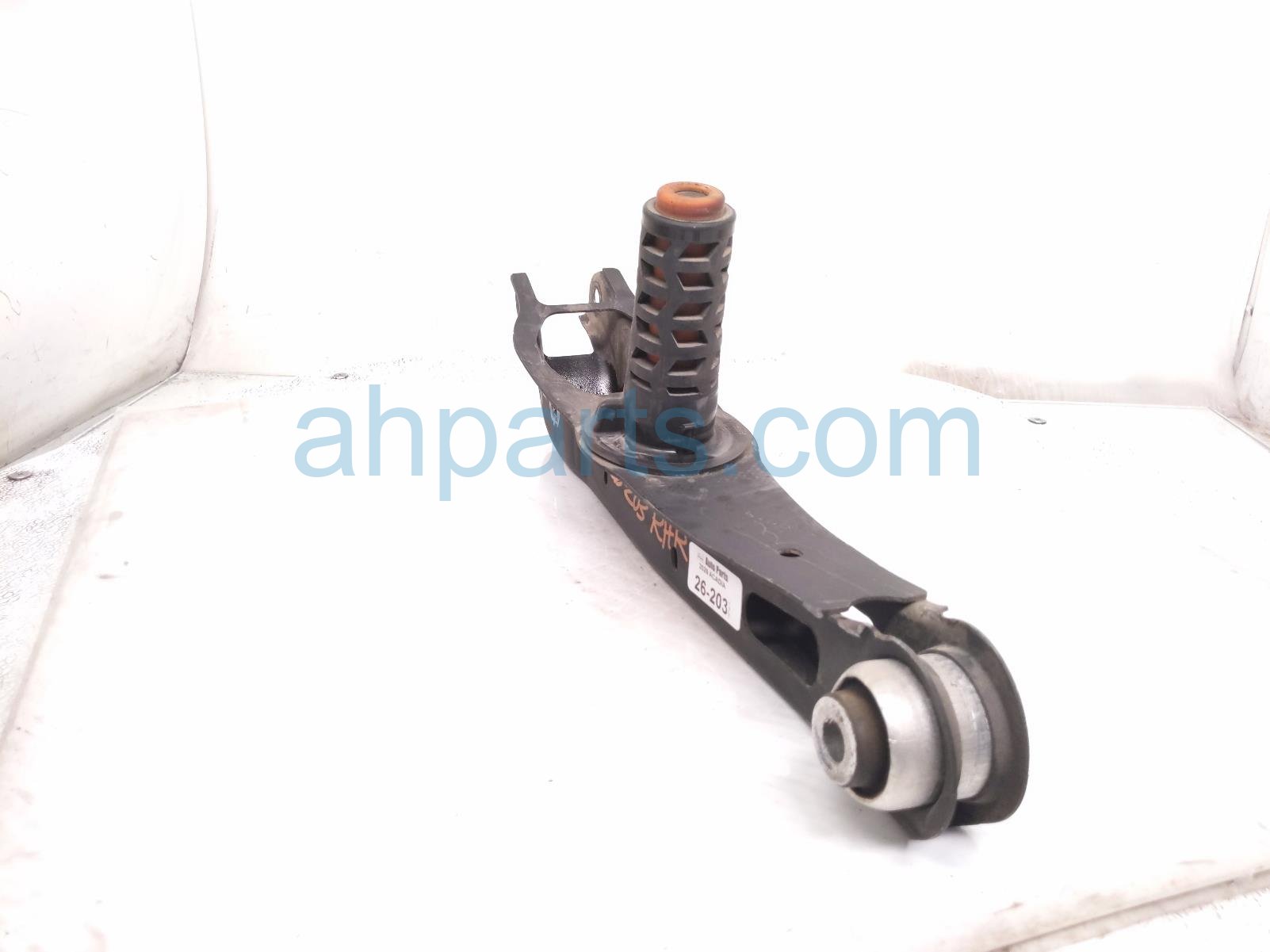 2026 GMC Acadia Rear Passenger Lateral Lower Control Arm 84862994 Replacement 2026 GMC Acadia Rear Passenger Lateral Lower Control Arm 84862994 Replacement thumbnail