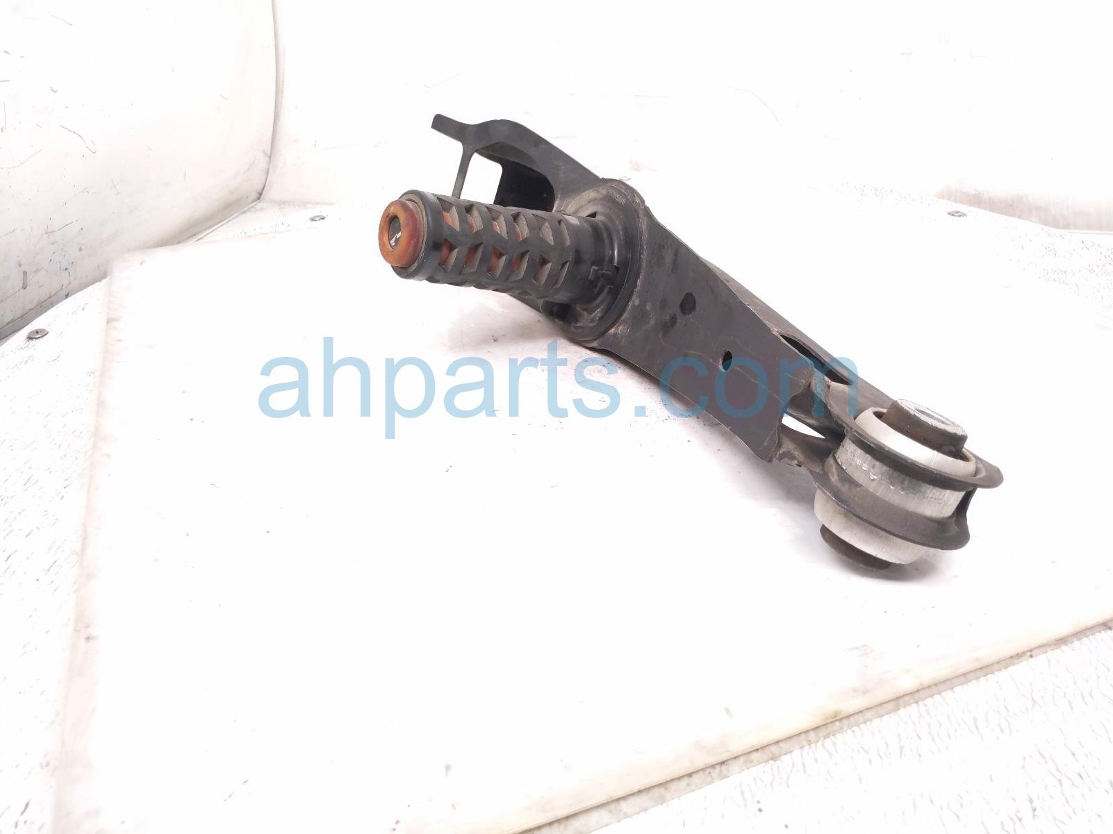 2026 GMC Acadia Rear Passenger Lateral Lower Control Arm 84862994 Replacement 2026 GMC Acadia Rear Passenger Lateral Lower Control Arm 84862994 Replacement thumbnail