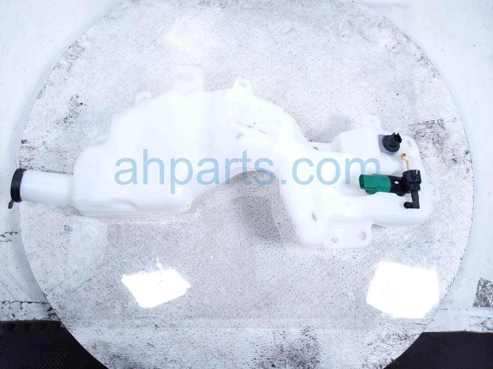 2026 GMC Acadia Windshield Washer Reservoir Tank 85137529 Replacement 2026 GMC Acadia Windshield Washer Reservoir Tank 85137529 Replacement thumbnail