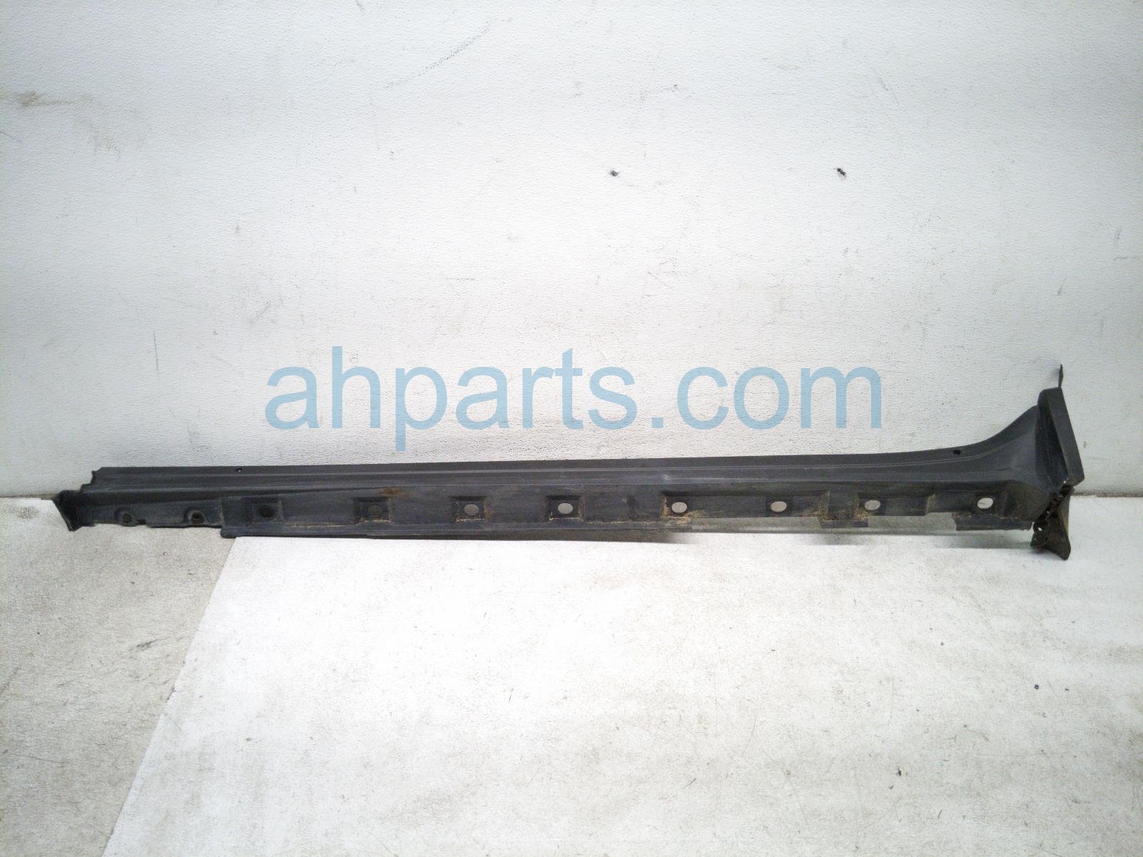 $150 Toyota LH SIDE SKIRT / MOLDING - BLACK