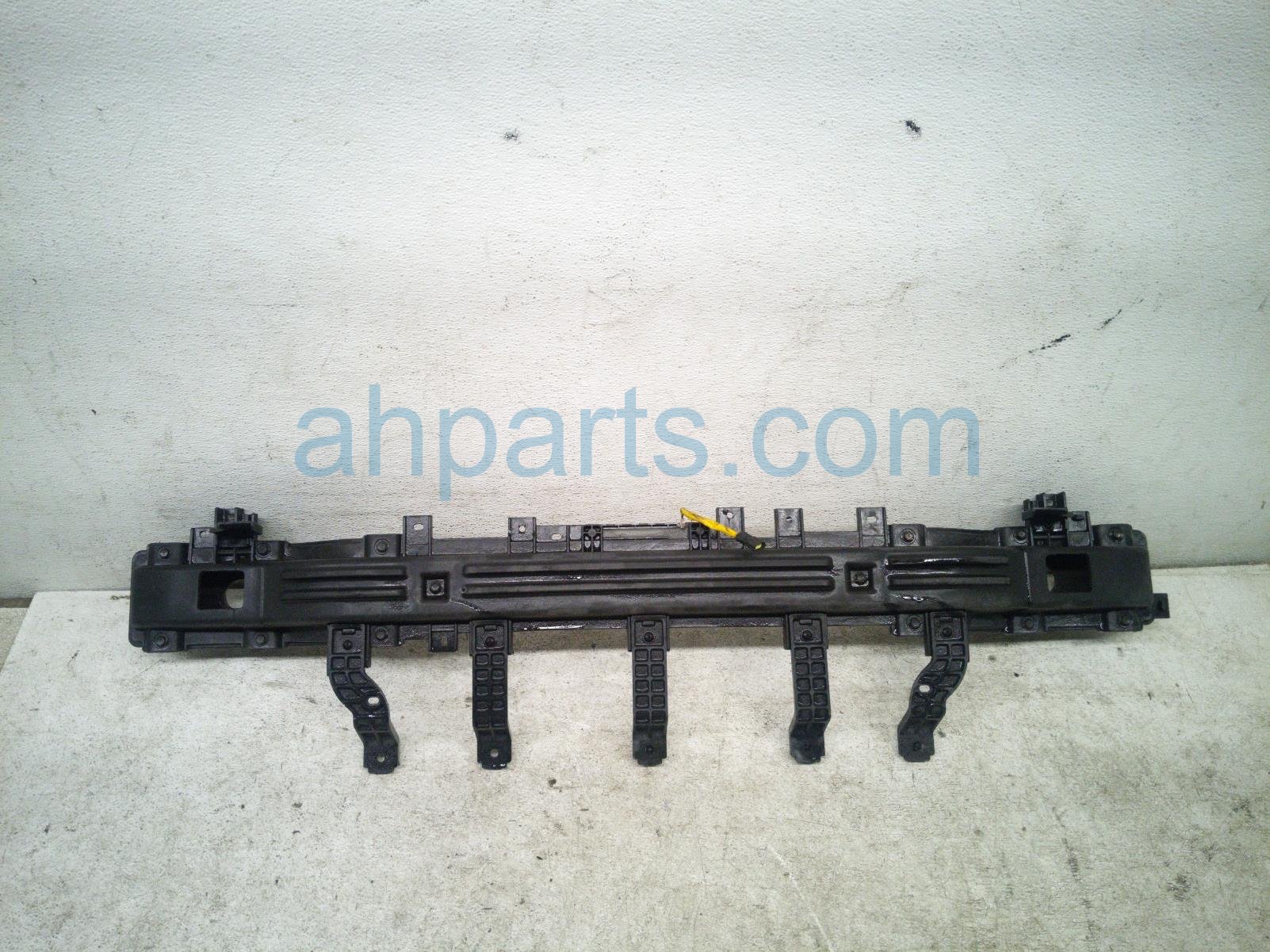 Hyundai REAR BUMPER REINFORCEMENT BAR Hyundai REAR BUMPER REINFORCEMENT BAR