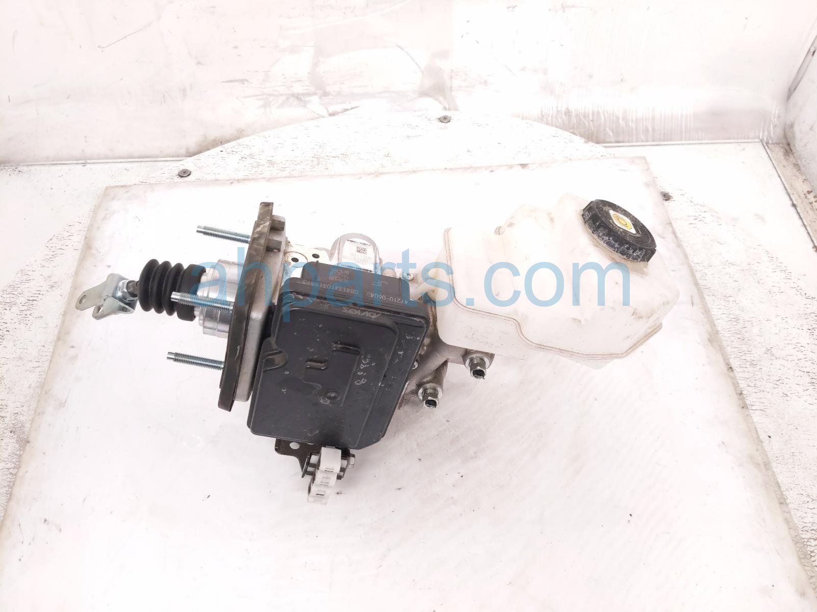 POWER BRAKE BOOSTER - 2.5L FWD