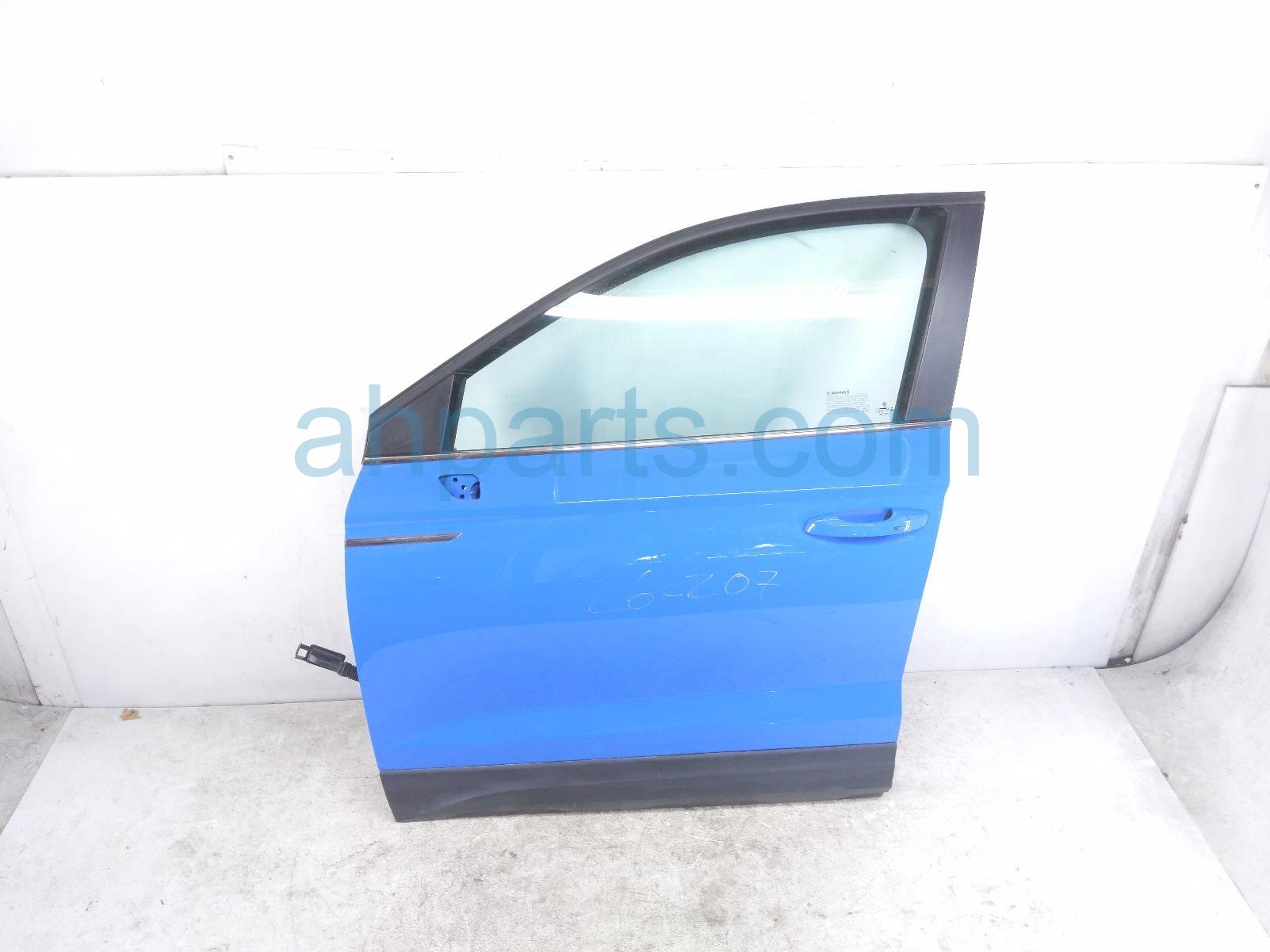 Volkswagen FR/LH DOOR - BLUE - NO MIRROR/TRIM