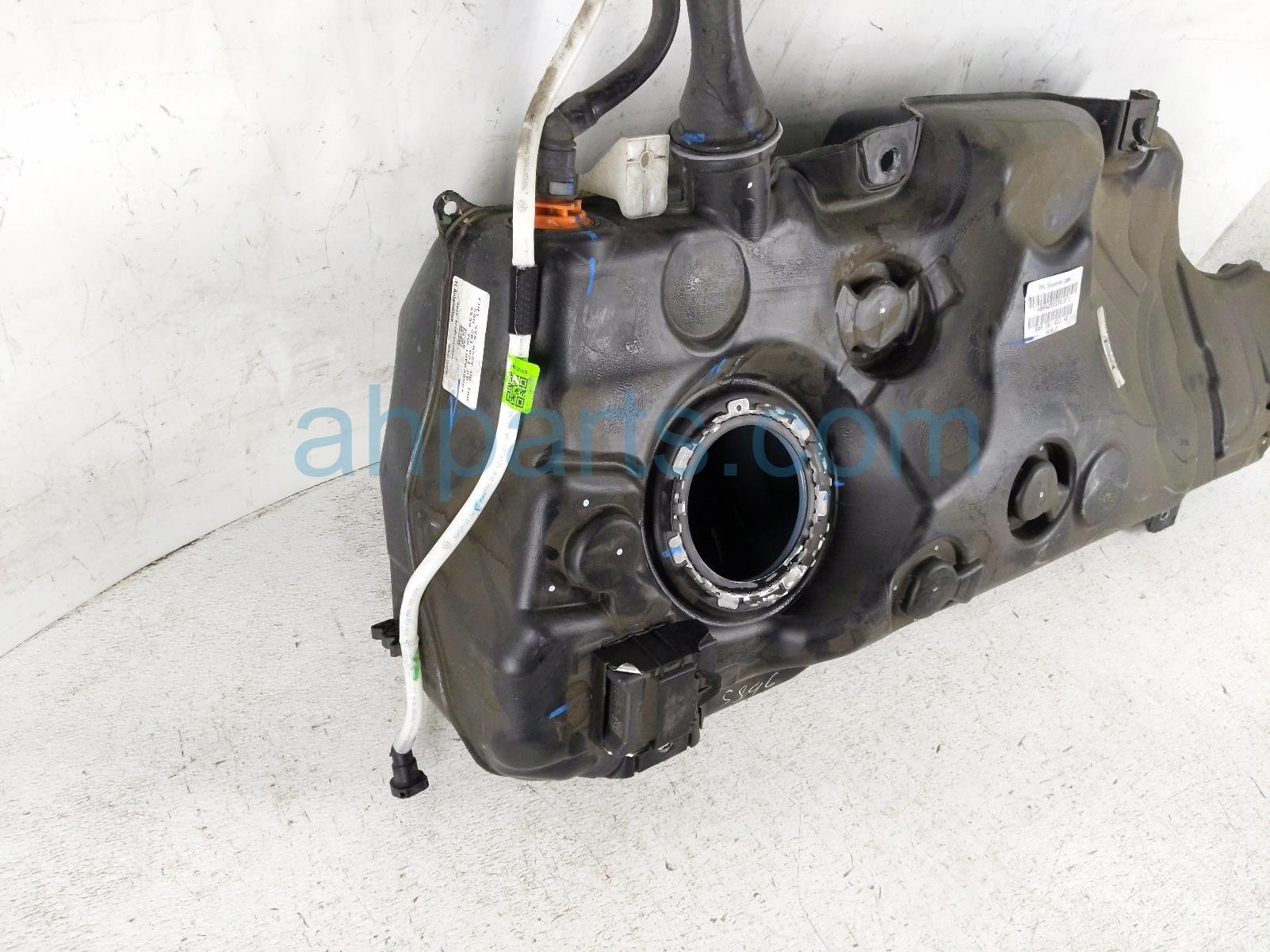2023 Volkswagen Taos Gas / Fuel Tank 5QM 201 055 C Replacement 2023 Volkswagen Taos Gas / Fuel Tank 5QM 201 055 C Replacement thumbnail