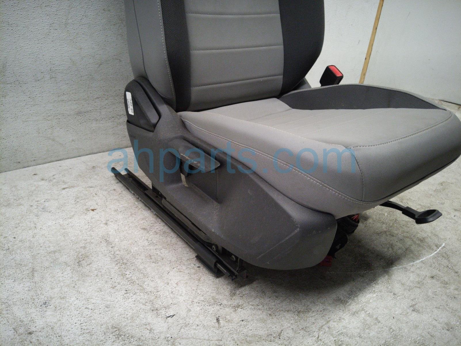2023 Volkswagen Taos Front Passenger Seat Grey W/ Airbag 2GJ 881 806 E CFW Replacement 2023 Volkswagen Taos Front Passenger Seat Grey W/ Airbag 2GJ 881 806 E CFW Replacement thumbnail