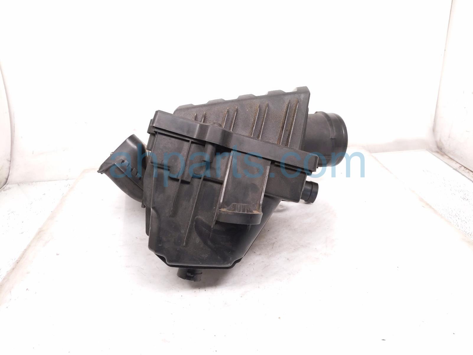 2023 Volkswagen Taos Air Cleaner Intake Box 5QM 129 607 G Replacement 2023 Volkswagen Taos Air Cleaner Intake Box 5QM 129 607 G Replacement thumbnail