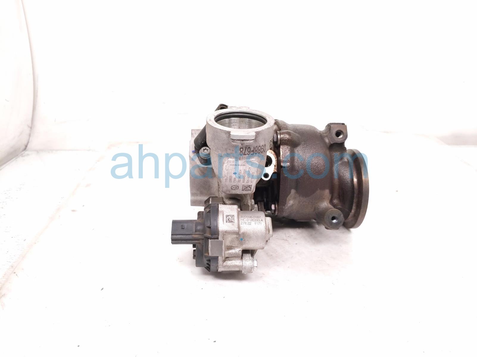 2023 Volkswagen Taos Exhaust Manifold Turbocharger 05E 145 702 A Replacement 2023 Volkswagen Taos Exhaust Manifold Turbocharger 05E 145 702 A Replacement thumbnail