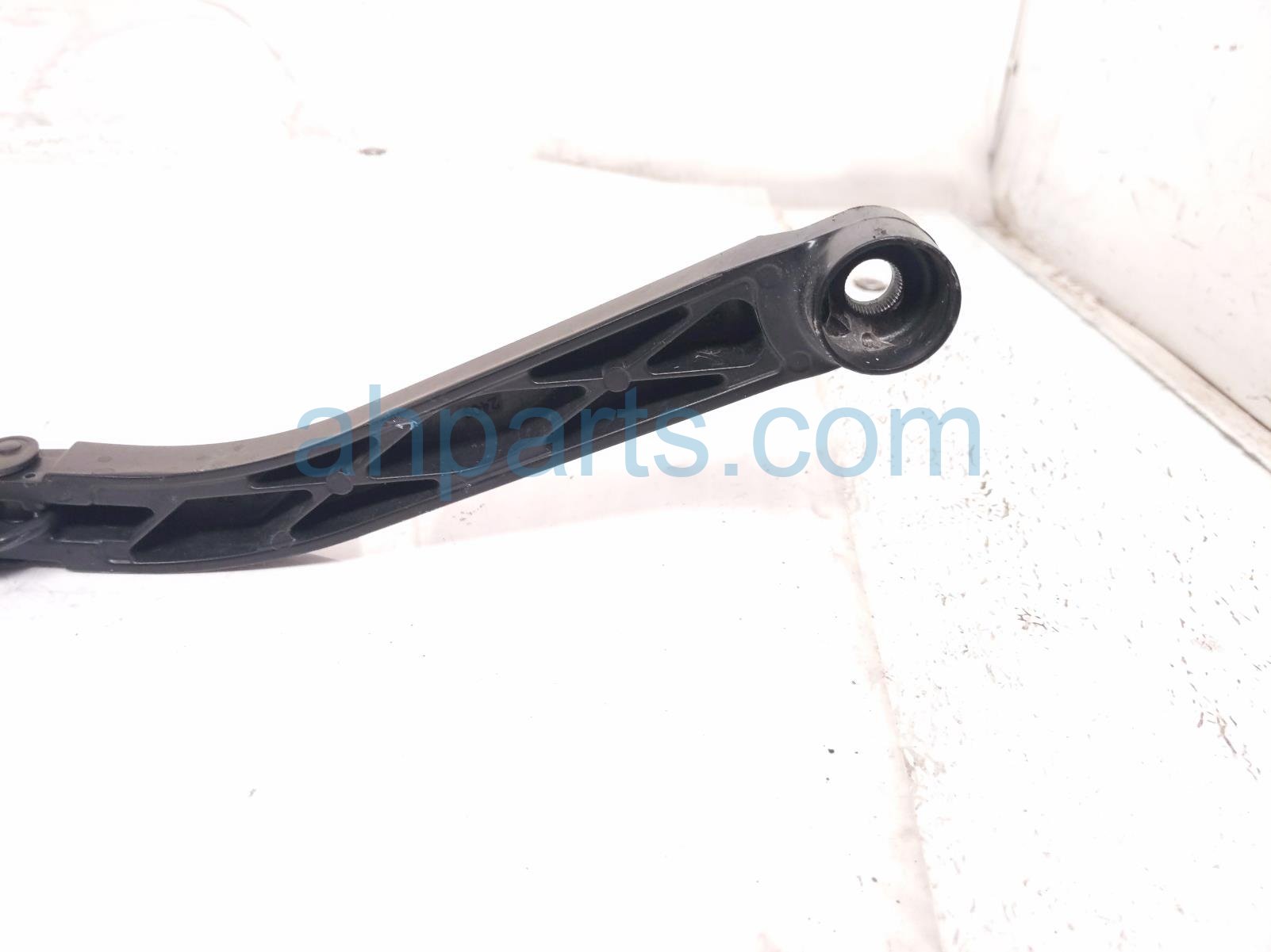 2021 Toyota Highlander Driver Windshield Wiper Arm 85221 0E100 Replacement 2021 Toyota Highlander Driver Windshield Wiper Arm 85221 0E100 Replacement thumbnail
