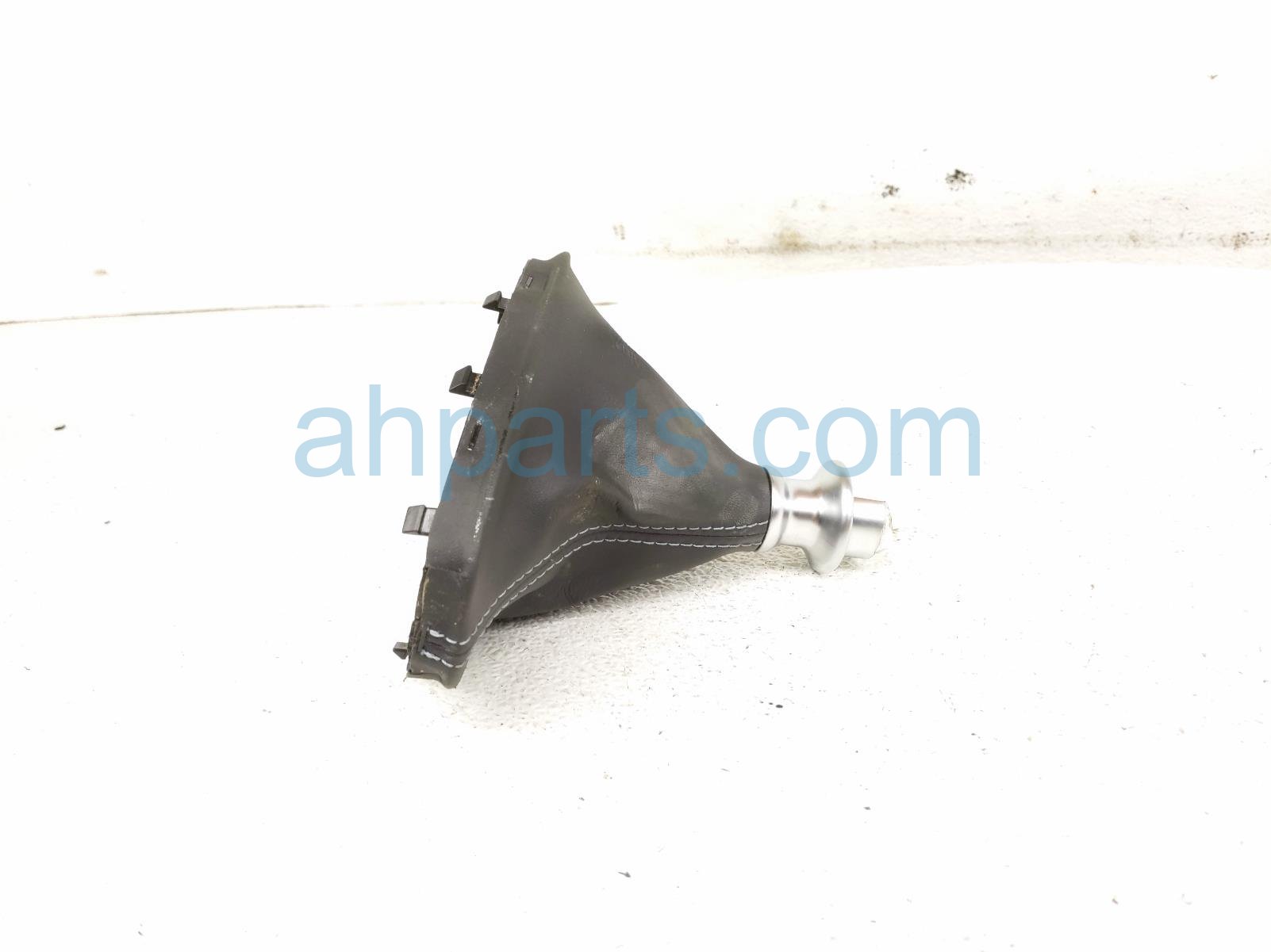 2020 Hyundai Veloster Center Shifter Bezel W/boot blk 84632 K9000 Replacement 2020 Hyundai Veloster Center Shifter Bezel W/boot blk 84632 K9000 Replacement thumbnail