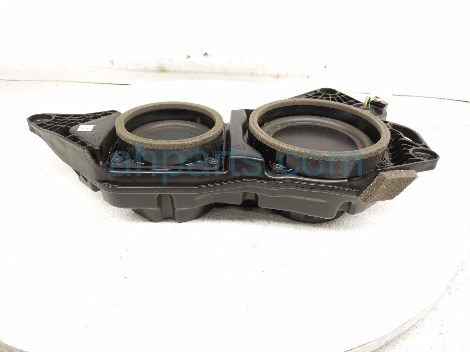 2020 Hyundai Veloster Rear Subwoofer Speaker Assy 96380 J3000 Replacement 2020 Hyundai Veloster Rear Subwoofer Speaker Assy 96380 J3000 Replacement thumbnail